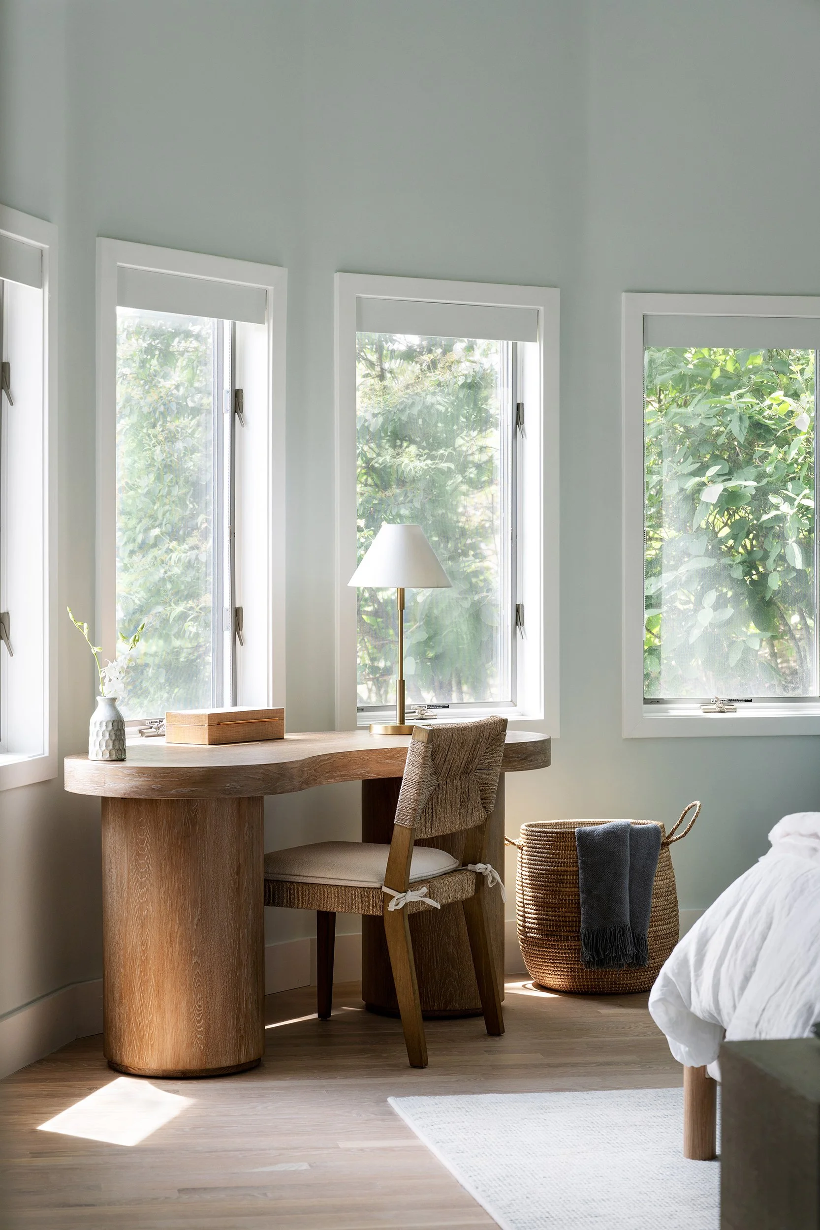 quogue_beach_house_seaglass_bedroom_natura_interiors_01_WEB.jpg
