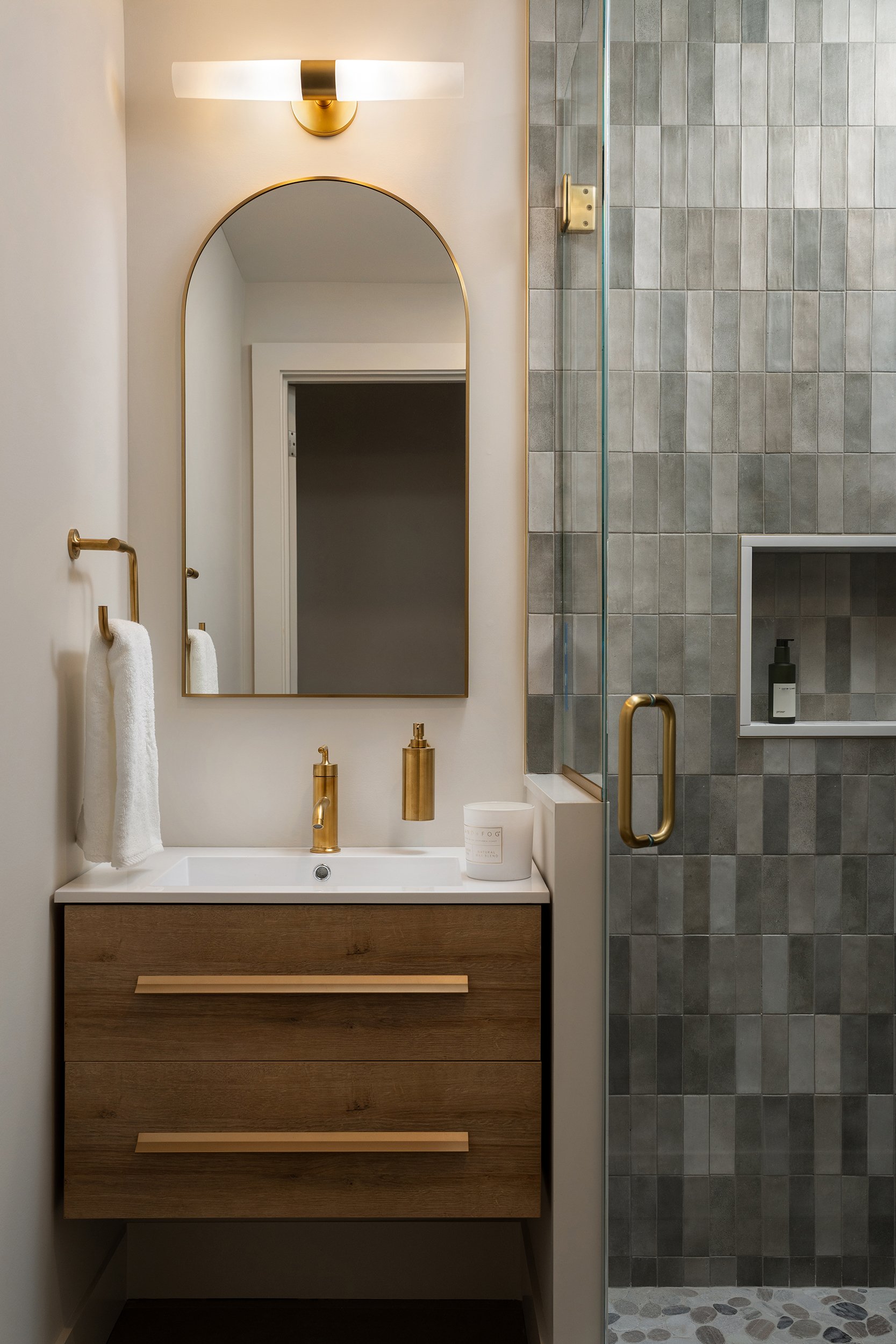 ridge_road_southampton_guest_bathroom_natura_interiors_01_WEB.jpg