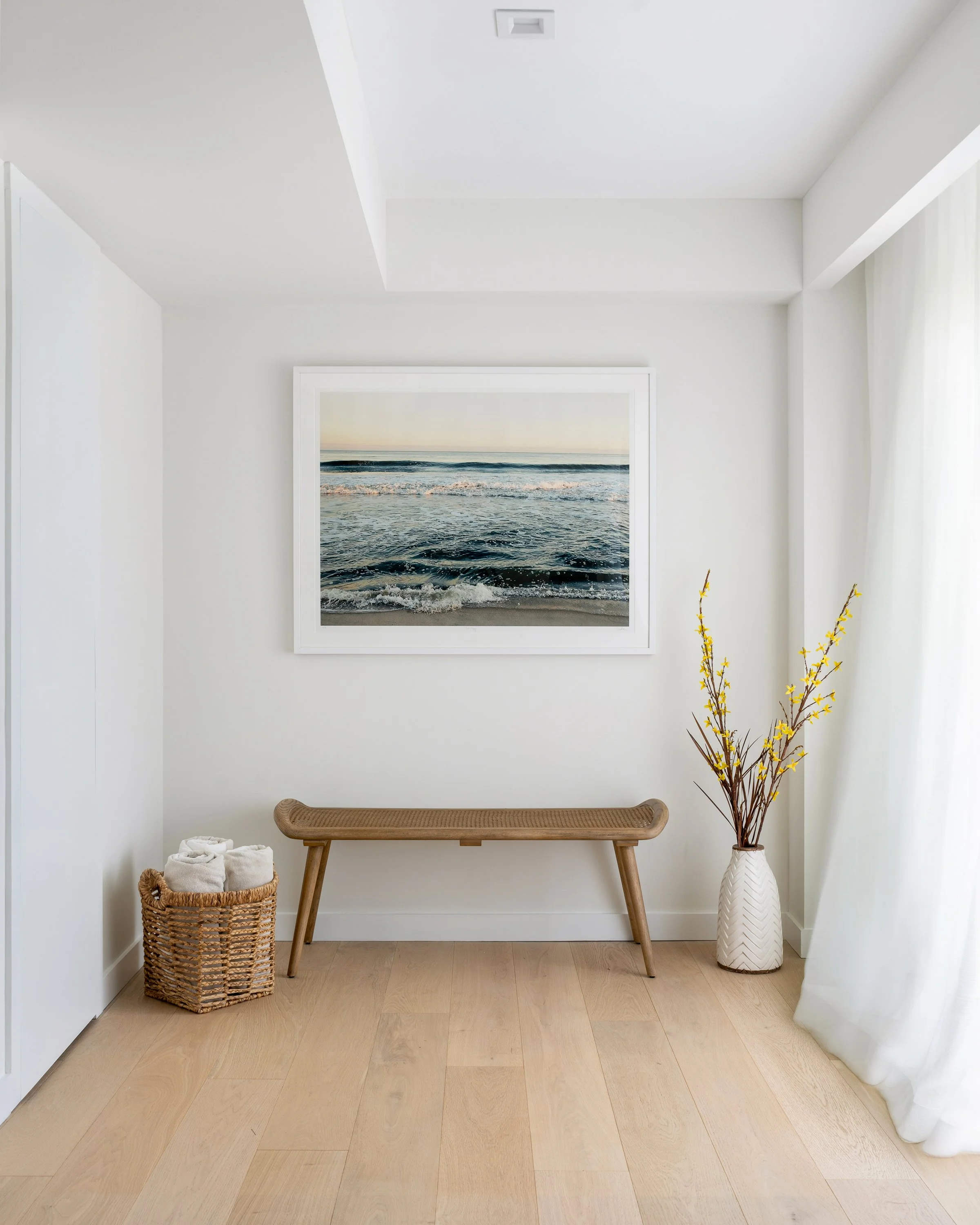 coastal_artwork_custom_drapery_hamptons_beach_house_01.jpg