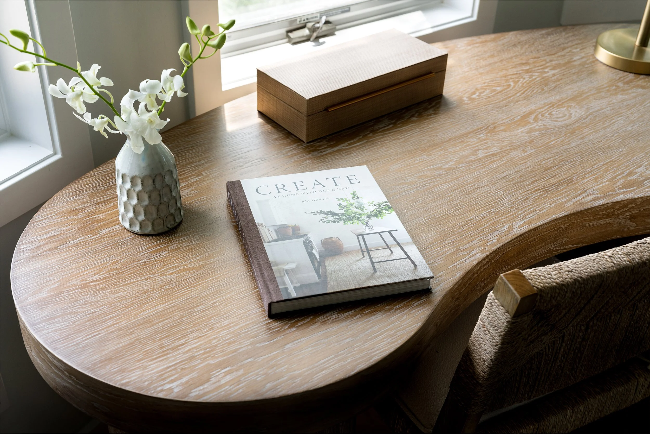 quogue_beach_house_seaglass_bedroom_natura_interiors_02_WEB.jpg