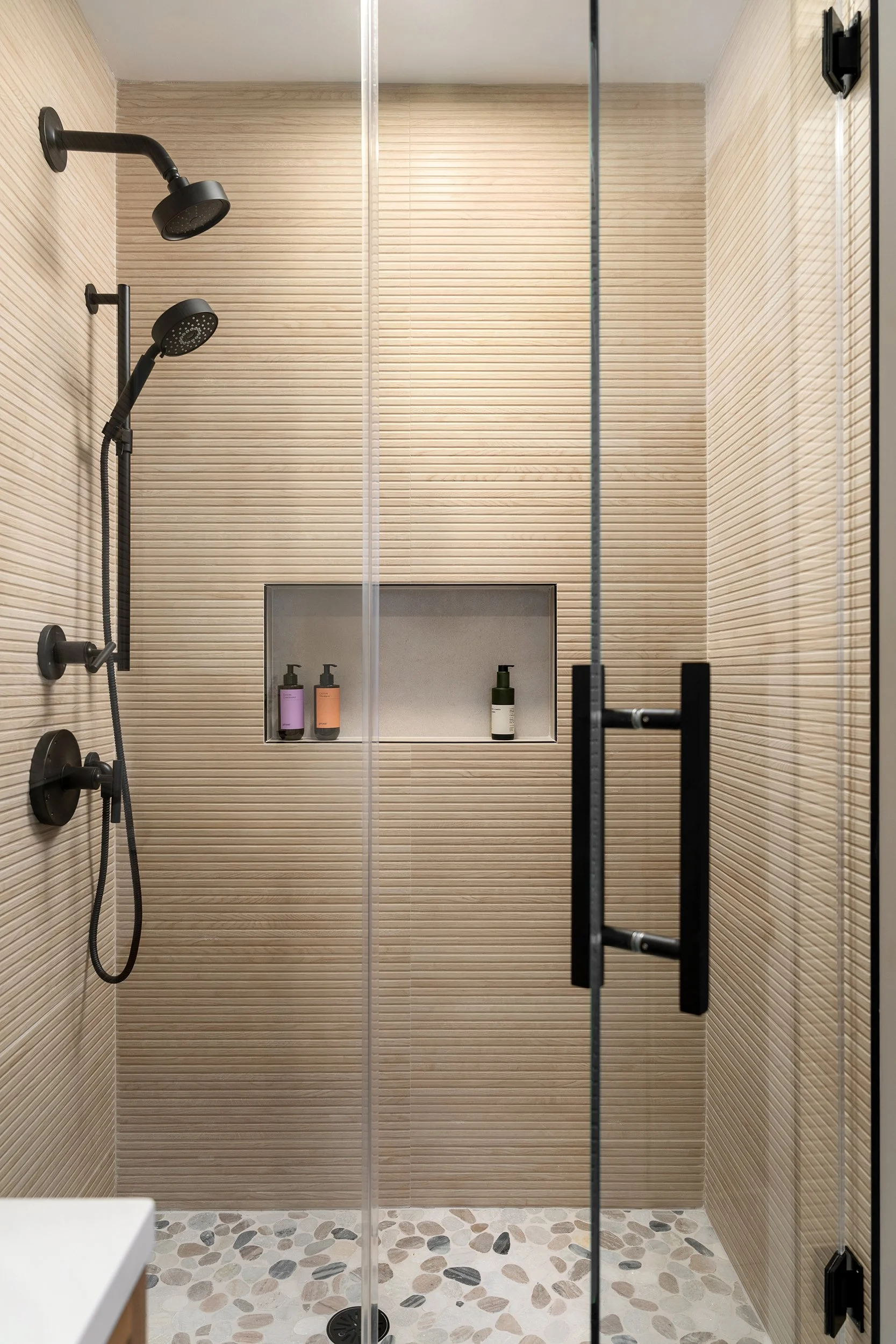ridge_road_southampton_master_bathroom_natura_interiors_03_WEB.jpg