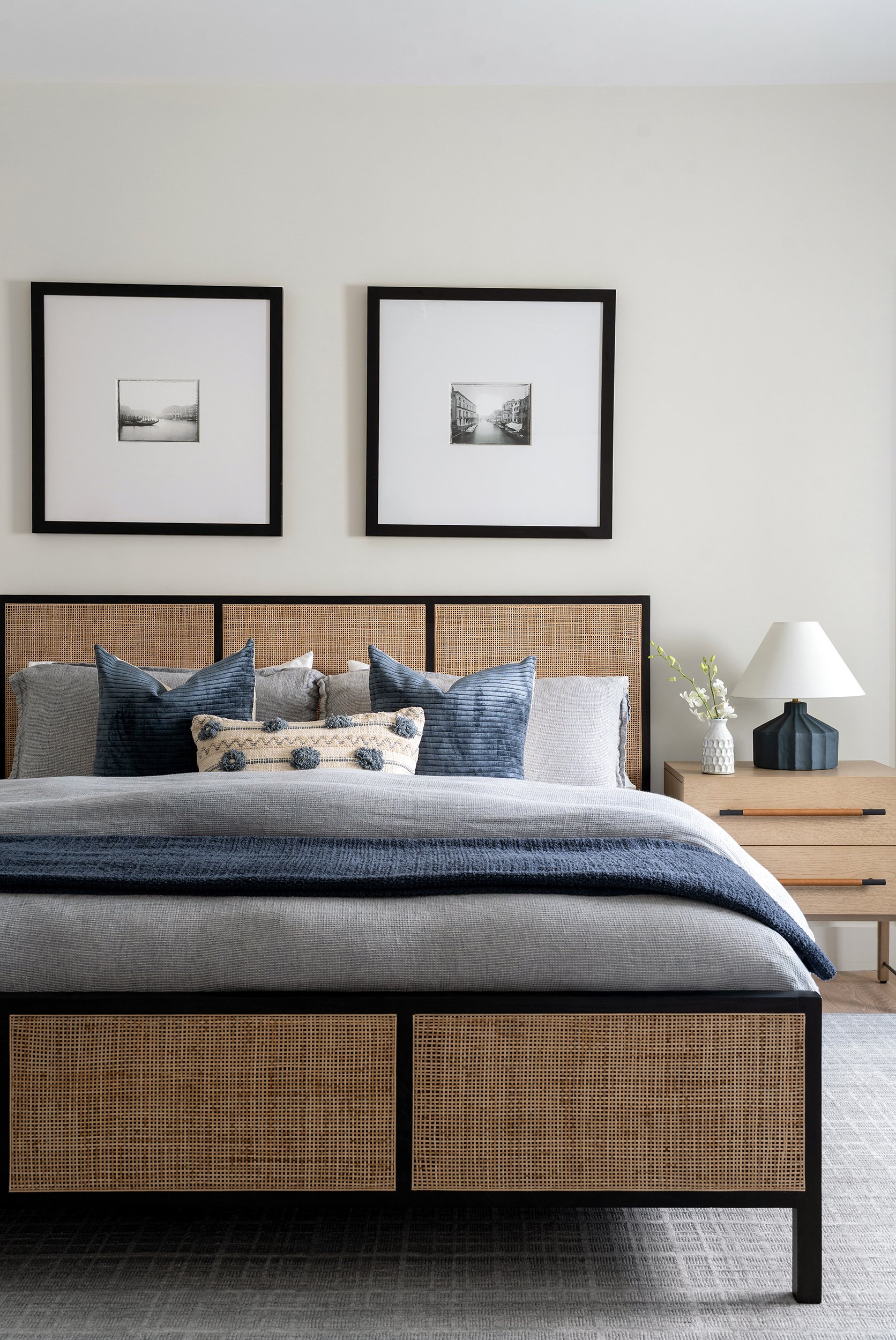 quogue_beach_house_blue_bedroom_natura_interiors_01_WEB.jpg