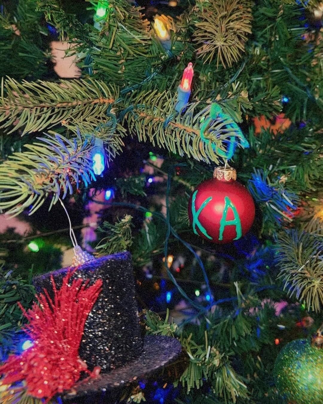 happy 1st day of Winter Quarter🤩

~ feeling like Christmas at the XA House🎄
Excited for our annual XA Christmas Party next week! 
❄️Friday, Dec 13 @ 6 PM❄️