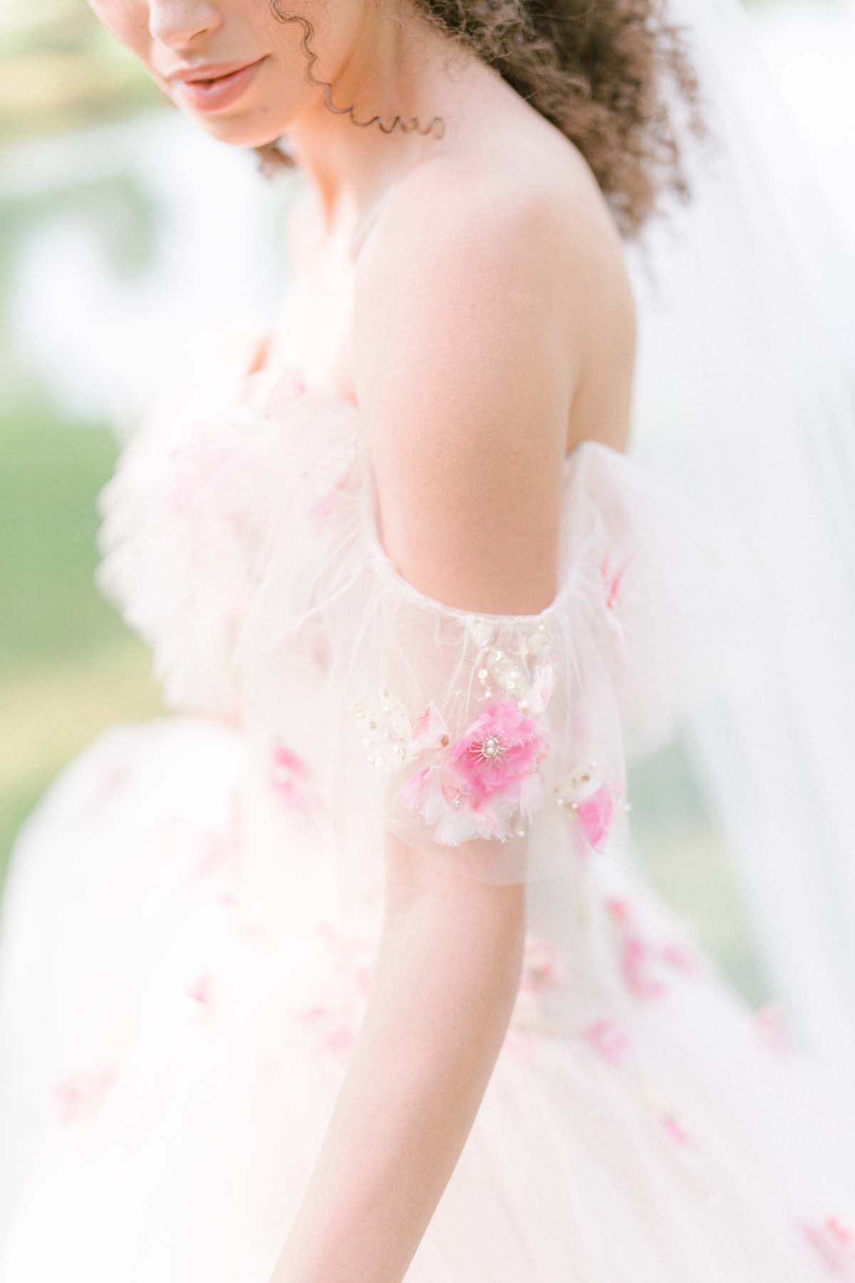 Monique Lhuillier bridal gown by luxury wedding photographer Amanda Watson