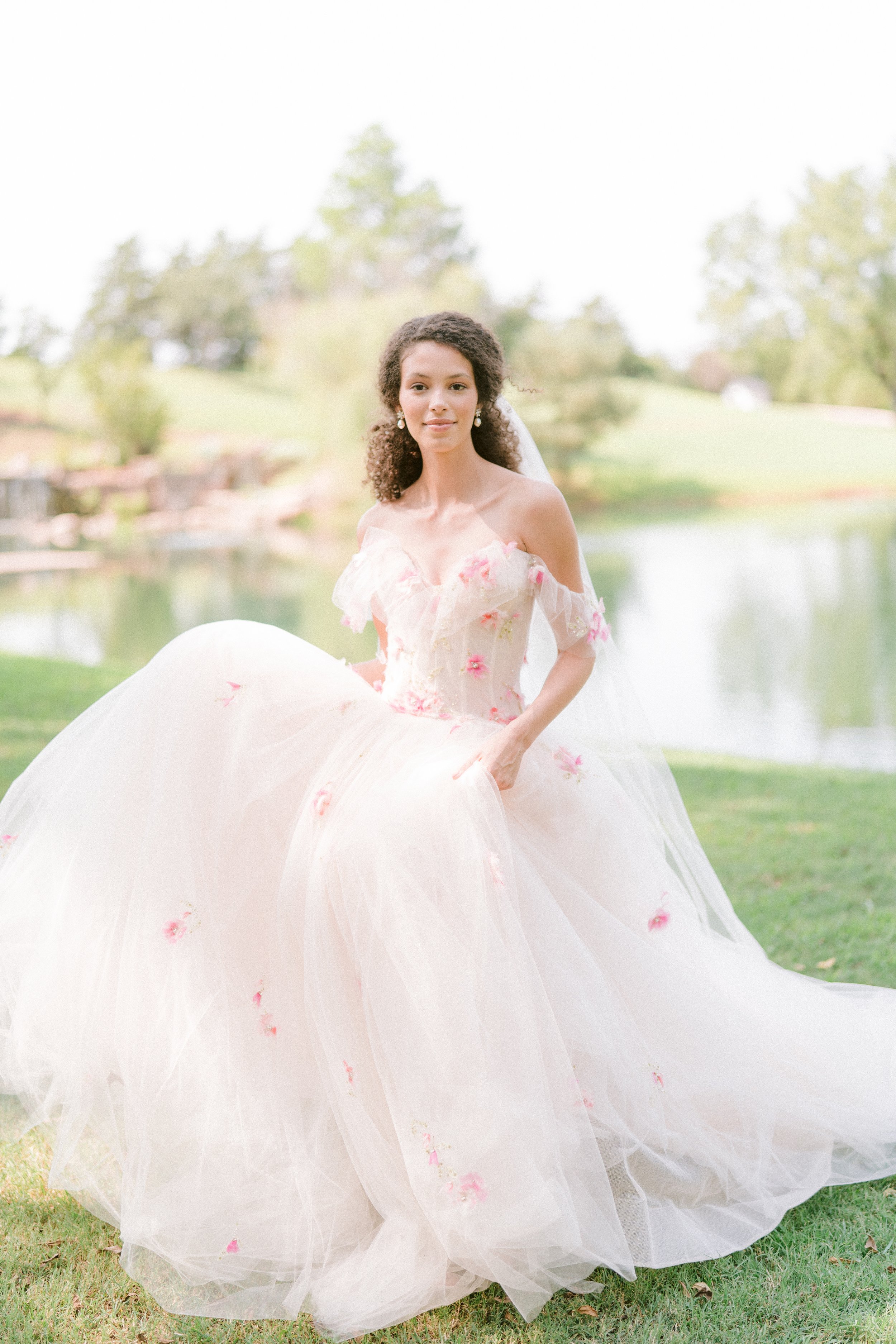 Monique Lhuillier romantic bridal gown by luxury wedding photographer Amanda Watson