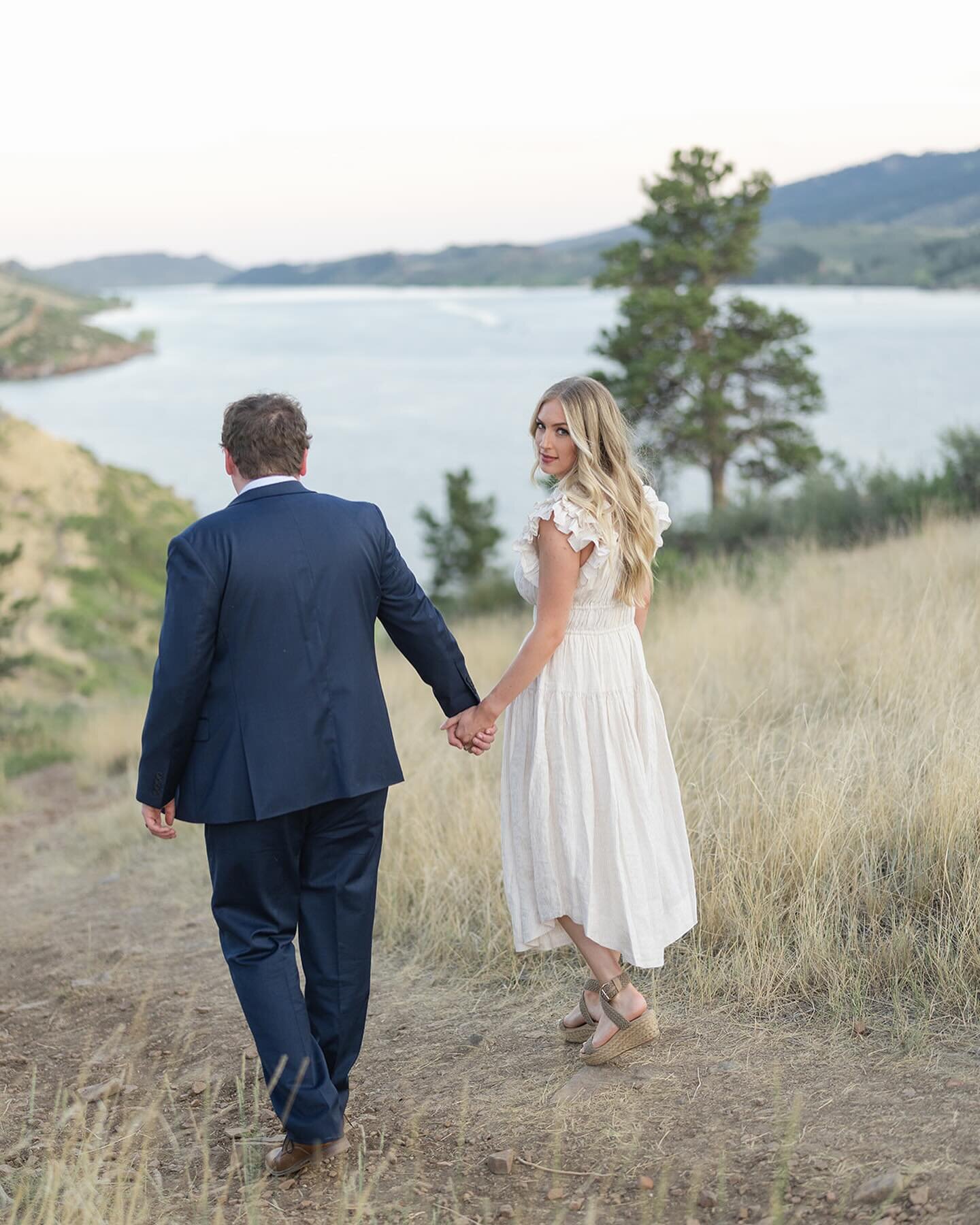 Captured some magic as the sun set in beautiful Colorado #awpengaged
#coloradoweddingphotographer #coloradowedding #mountainwedding #coloradobride