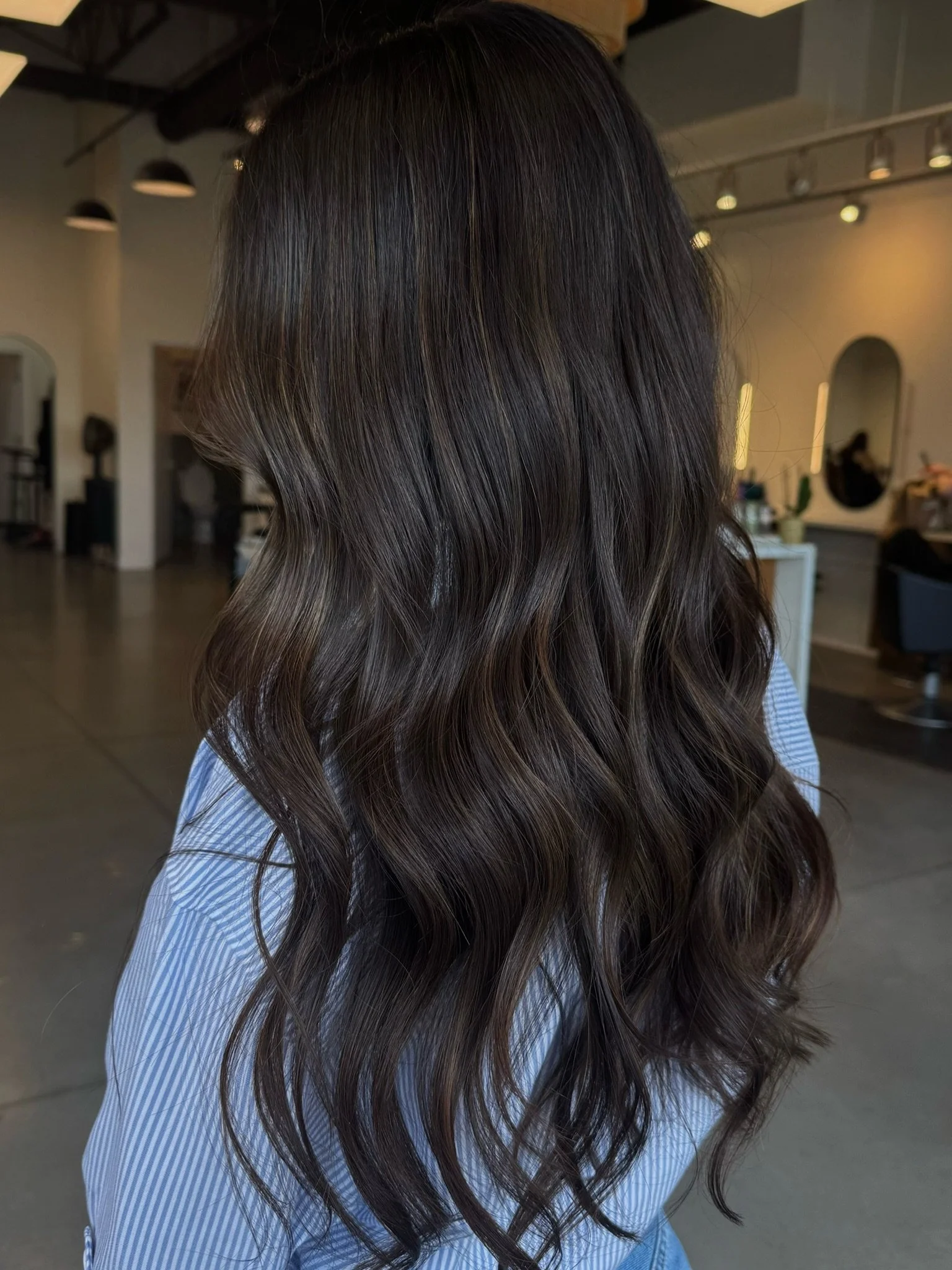 The perfect brunette 👸
Stylist: @hairbykyleigh.k 
#elixirhairstudio