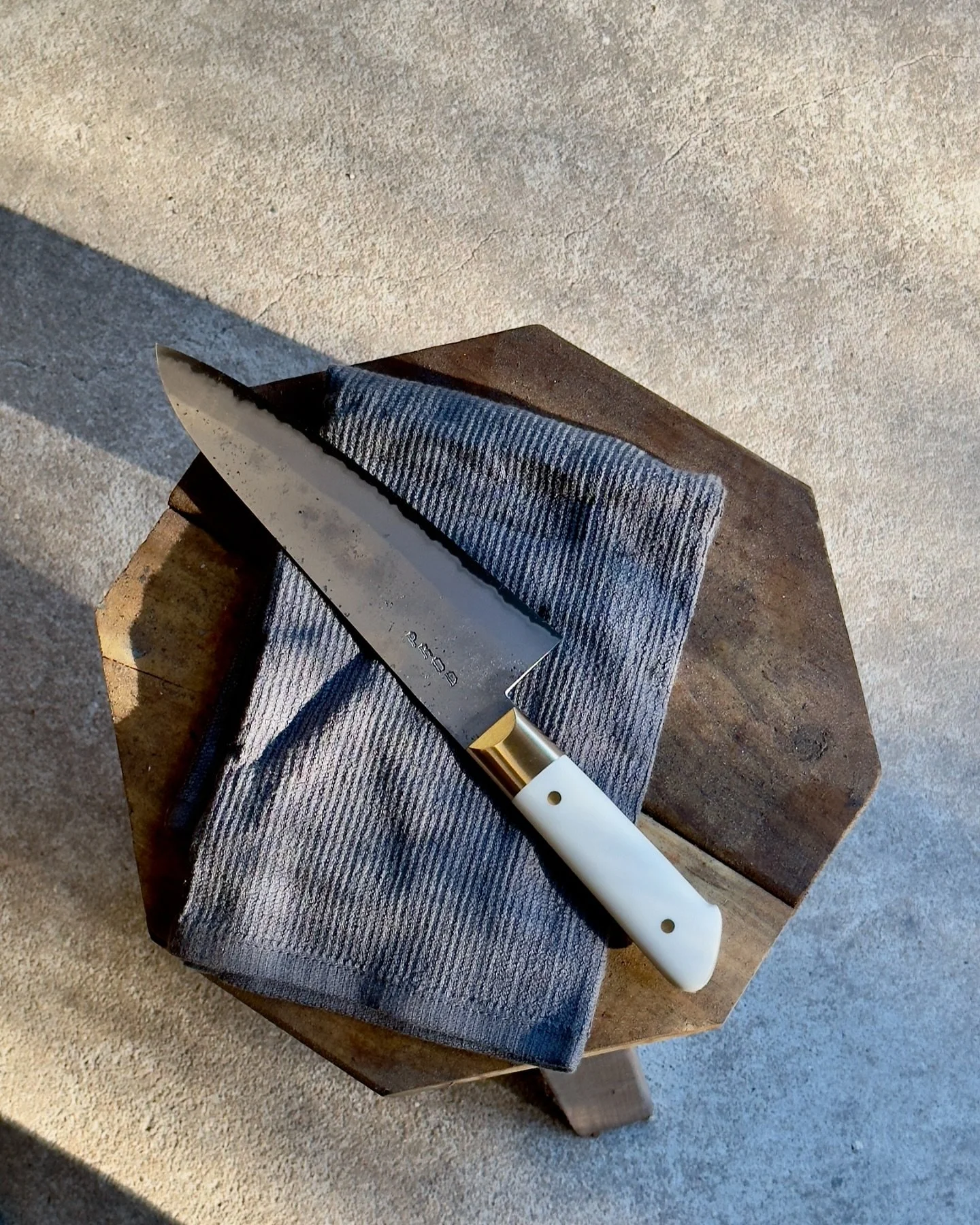 Gyuto
Ivory Micarta and Brass

Planning to send to @northside_cutlery in Chicago with a few others