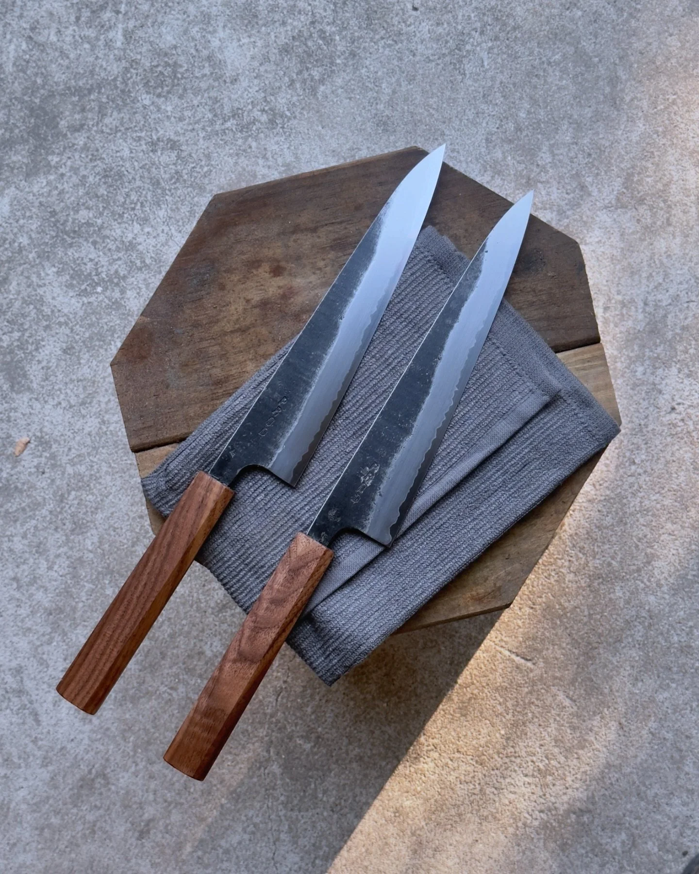 Two 8.5&rdquo; Slicers
1010 Cladded 52100
Walnut Handles

The kasumi finish was done with various leftover stone powders. It left a streakier polish that I think looks pretty cool. It definitely adds to the handmade feel.