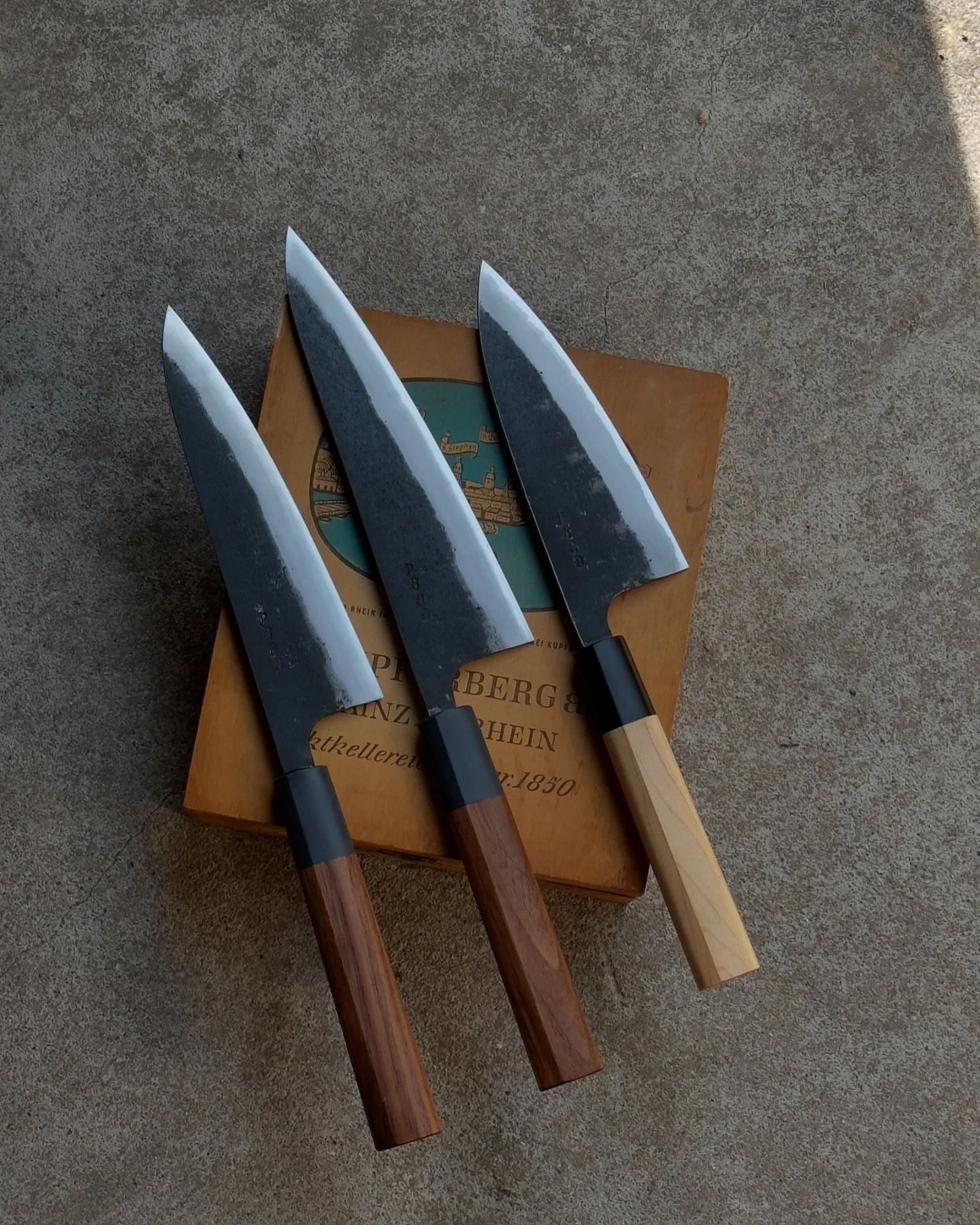 7.5&rdquo; Gyuto
8&rdquo; Gyuto
6.5&rdquo; Funayuki

Available on my website, link in bio!

Been continuing to mess around with finger polishing the bevels with stone mud to get a nice kasumi finish. I&rsquo;m pretty happy with how they&rsquo;ve been