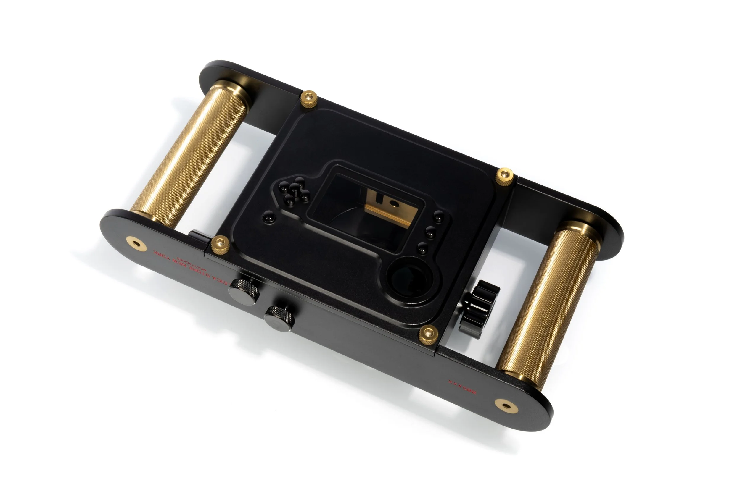SUB13 underwater housing for Leica M11 with manual focus and manual aperture.