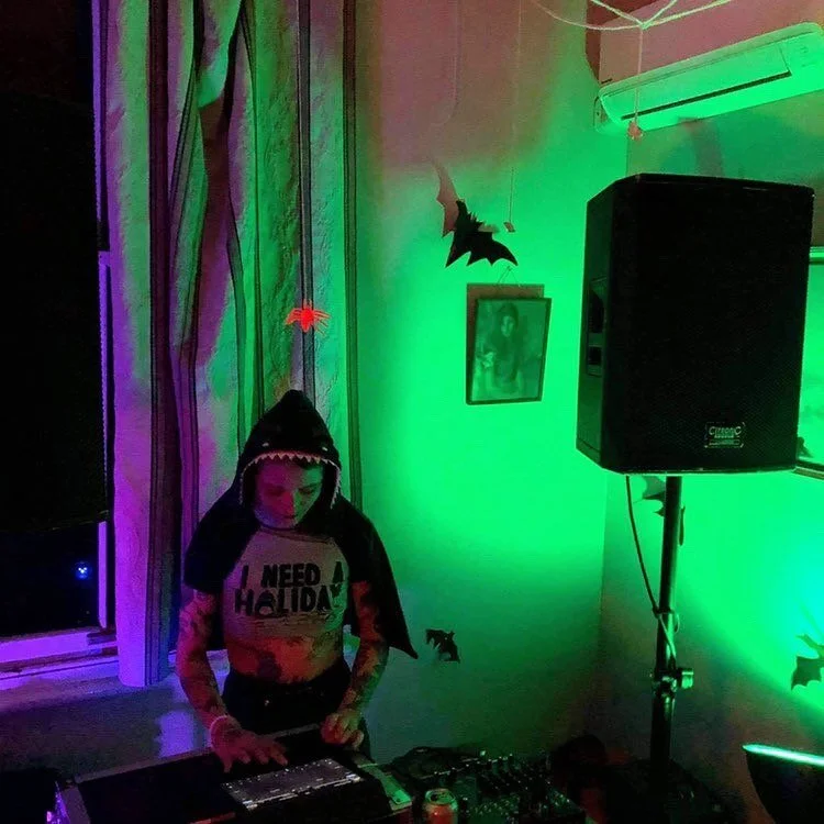 Dance with Salty Rita ( @ritasalt ) this Sunday! They will be DJing our July 16th market 

Dance, play and shop with us &hearts;️ We are located in the yard next to 275 Calyer Street, open from 11am-6pm 

#makersmarket #nycmarket #brooklyn #greenpoin