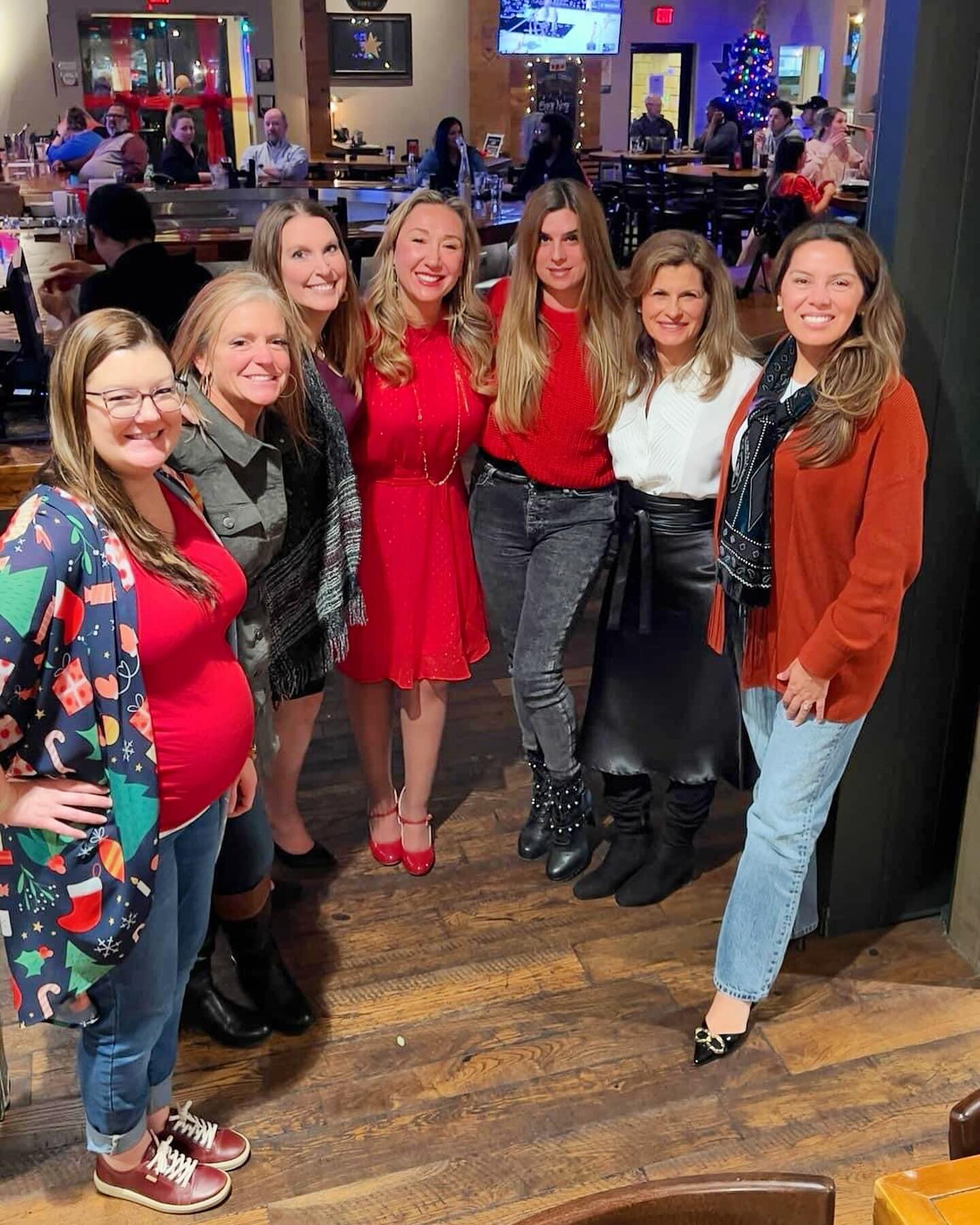 Merry Christmas from some of our ladies during a couples date night! Want to make friends and then get your husbands/boyfriends/SO&rsquo;s into the mix? This subgroup within Frisco Women is making a way for families to connect! So fun! #friscowomen @