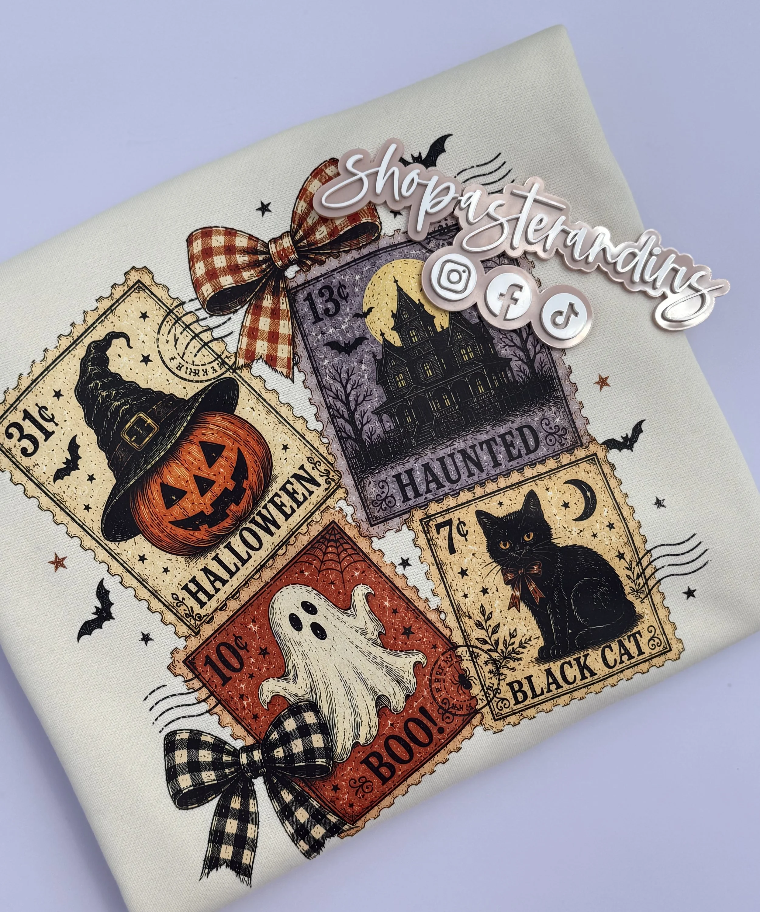 Spooky stamp collage crewneck - Mid-length
