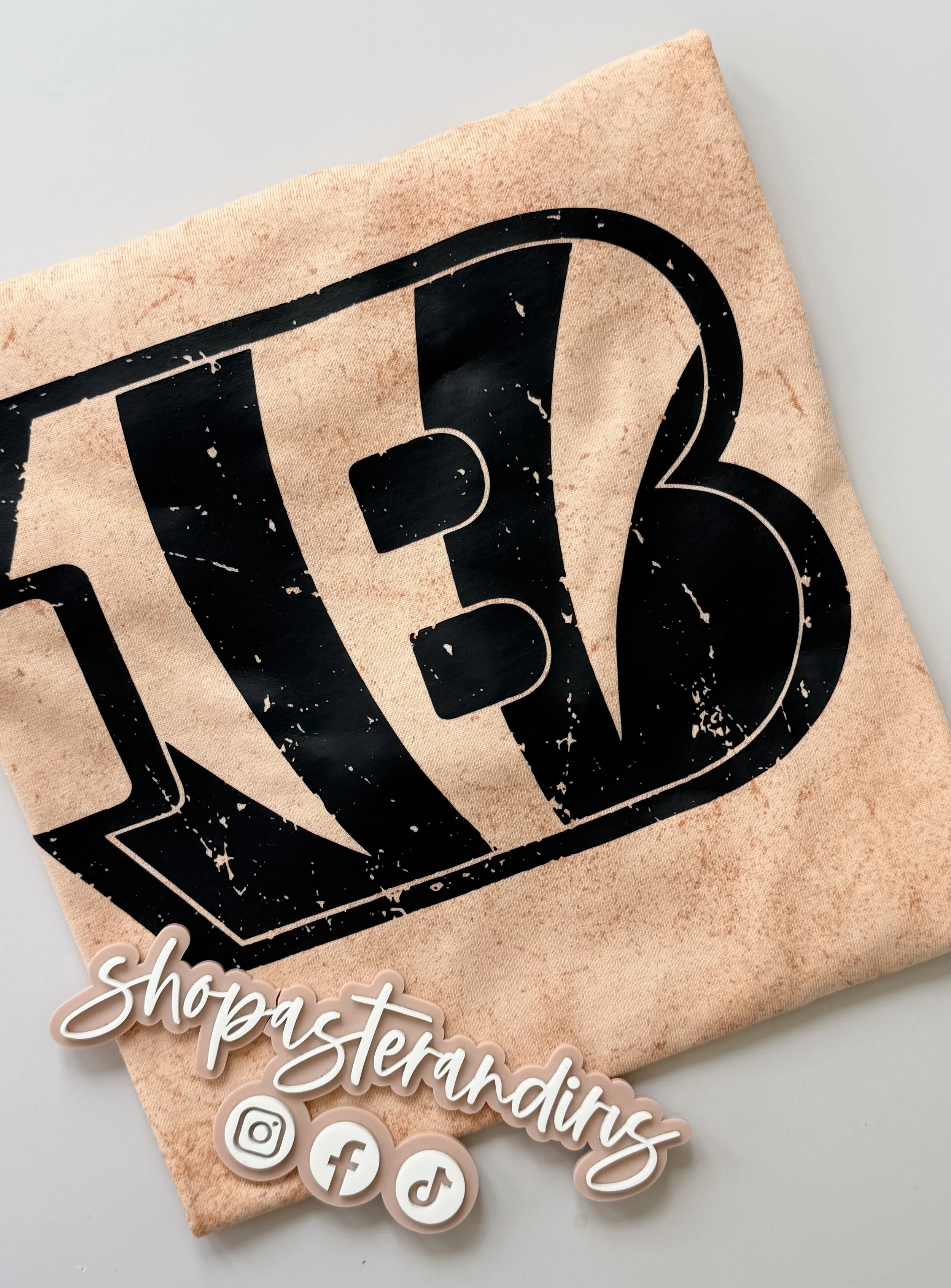 B logo T-shirt