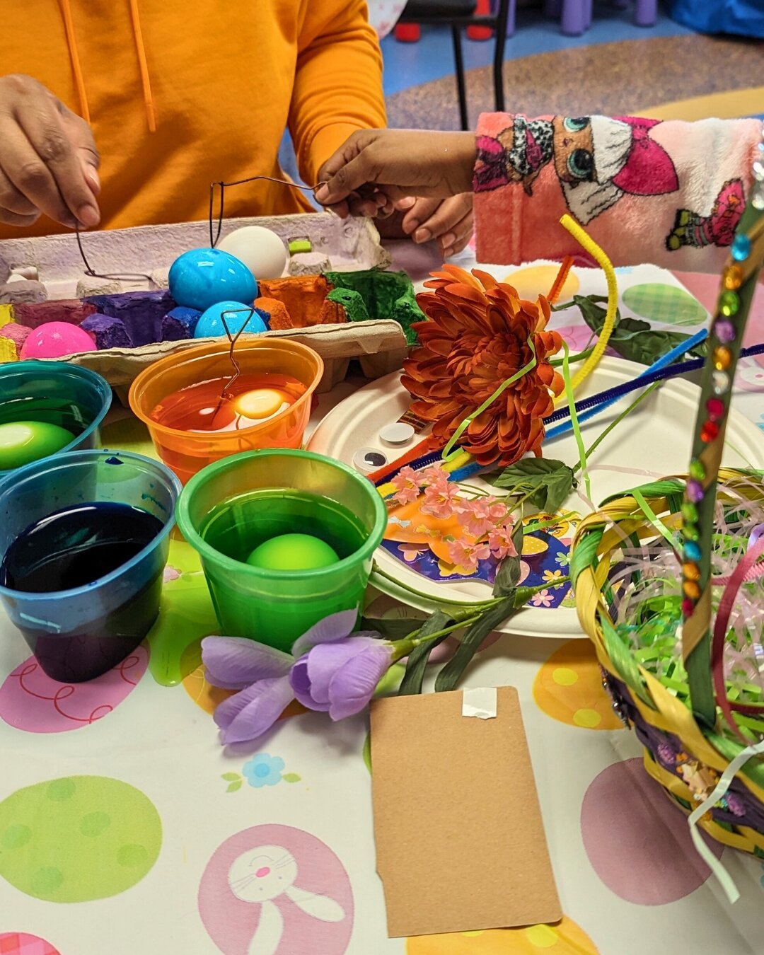 Over the past week, there has been a number of fun Easter activities at WINGS for the families!  The children and moms got busy dying eggs and creating beautiful Easter crafts, and there was an Easter party as well, with delicious treats! 

We also r