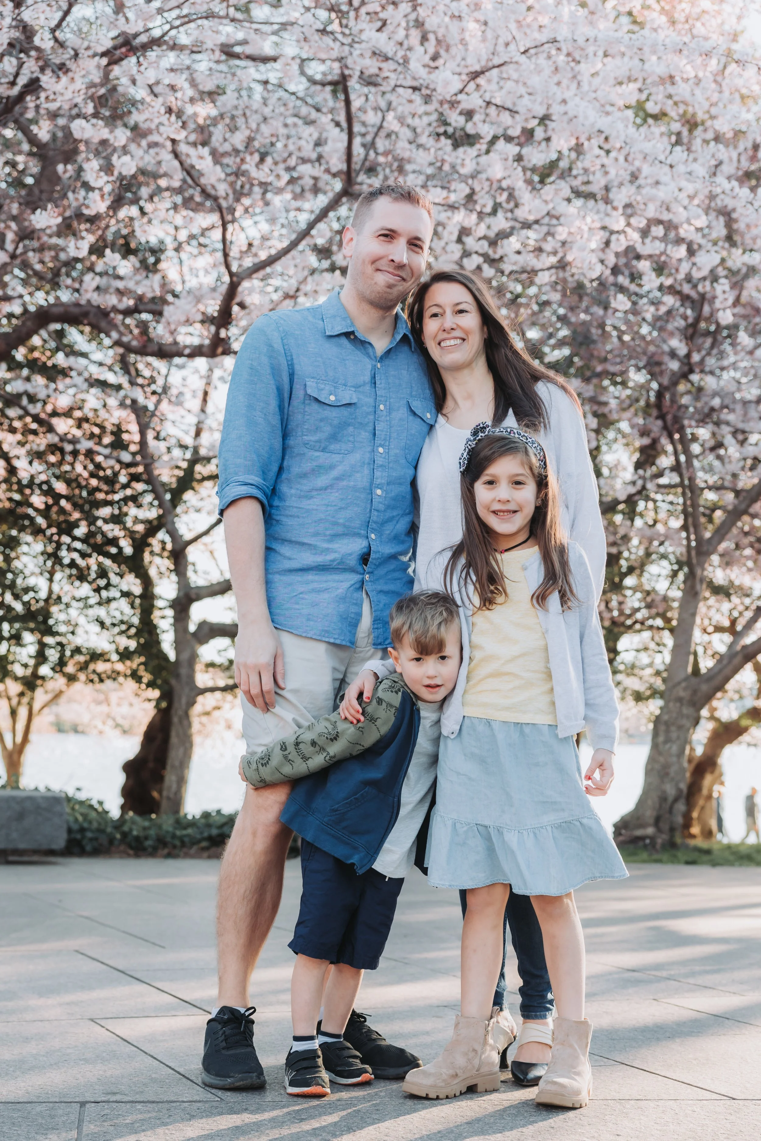 Maternity session with a couple at the Tidal Basin in Washington DC