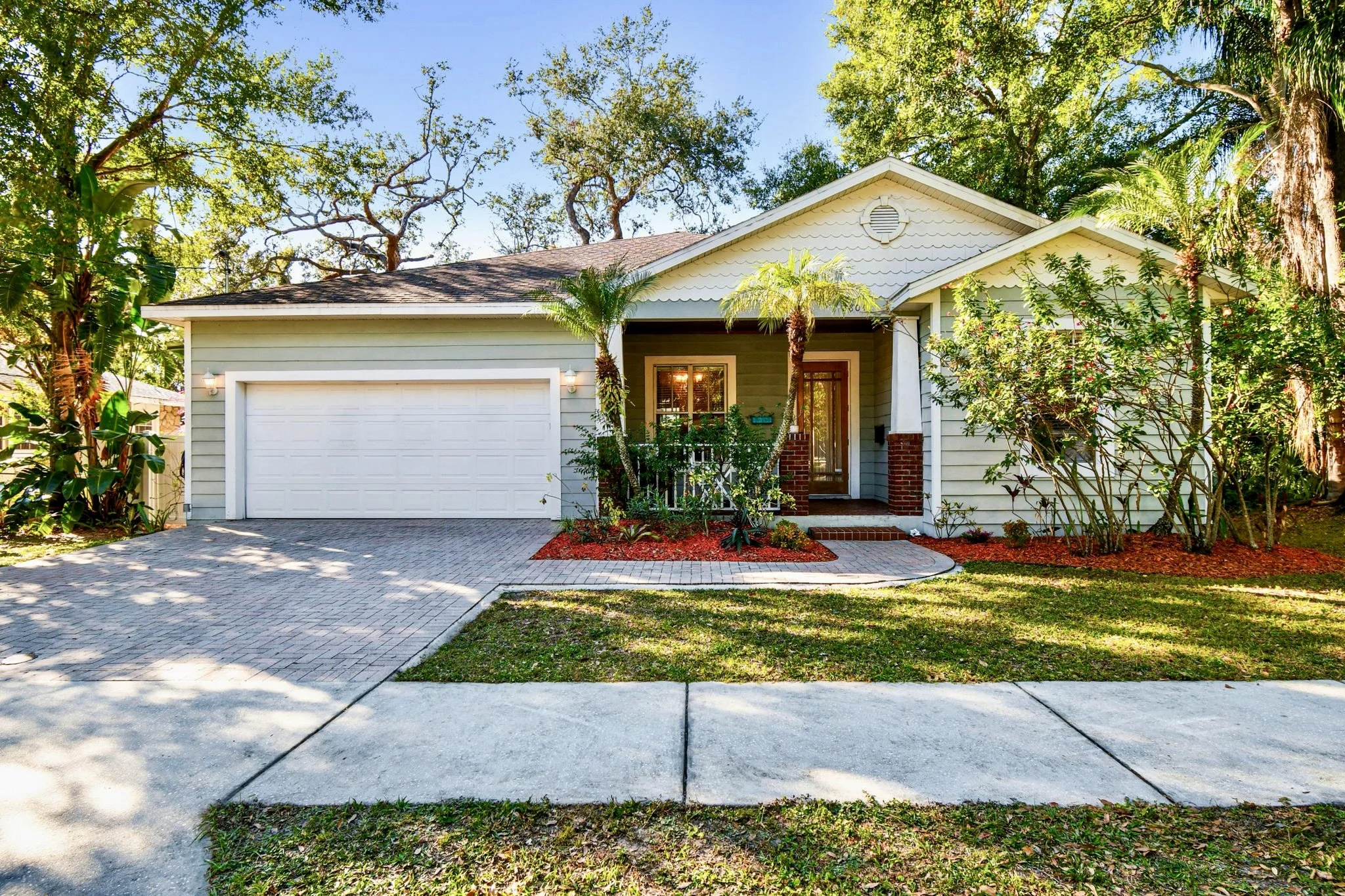Riverside Heights Retreat — Bright Tampa Home Near Armature Works
