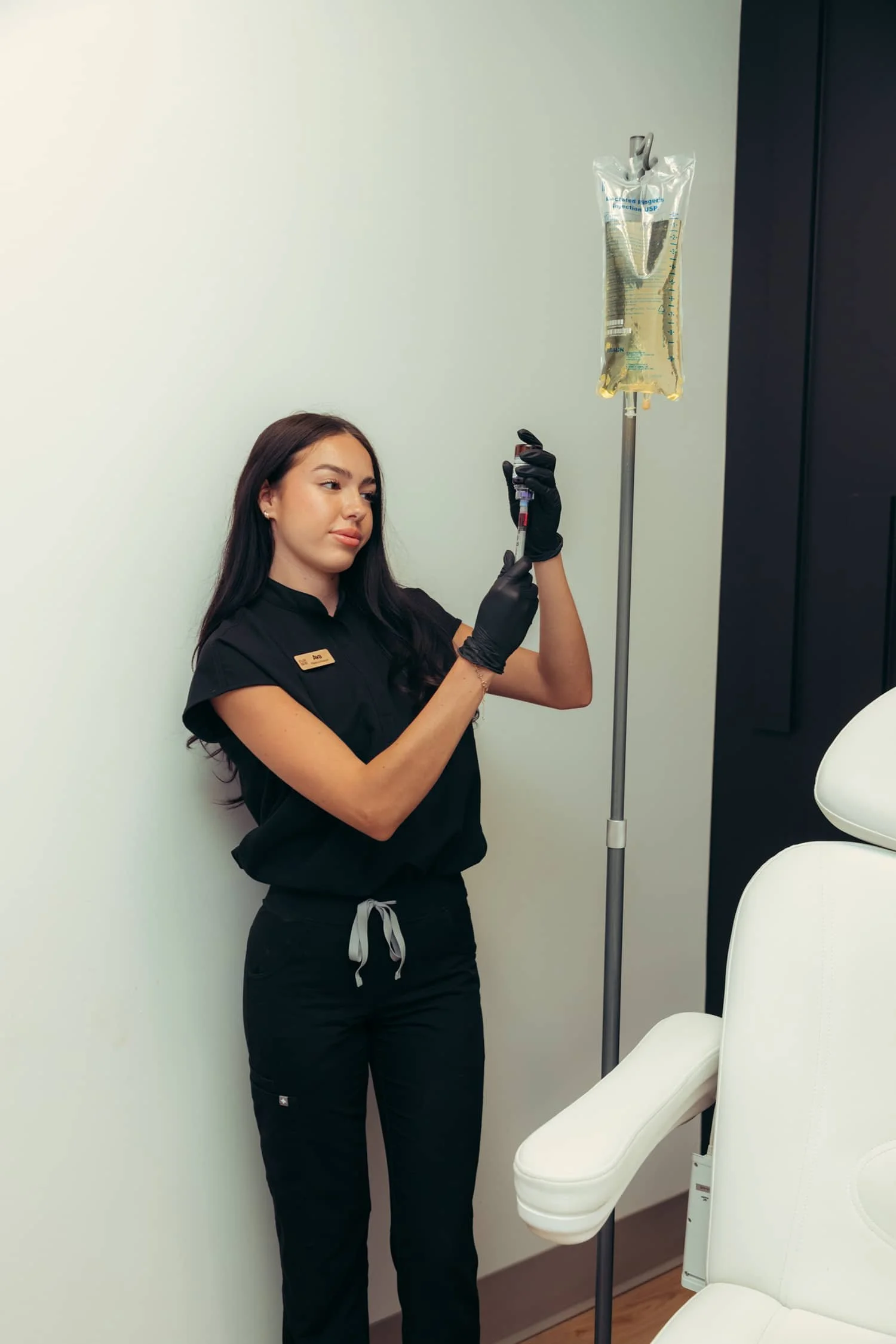 Injx Bar staff member preparing an NAD+ injection dose.