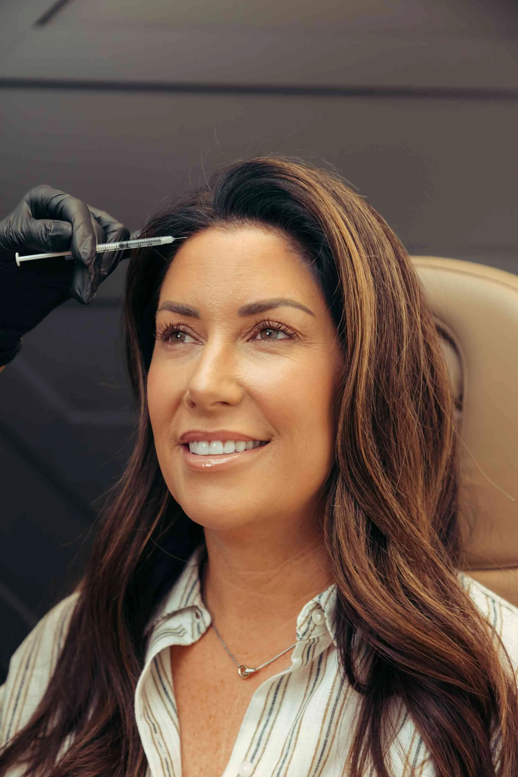 An INJX Bar patient getting xeomin injections in the forehead to reduce wrinkles and fine lines.