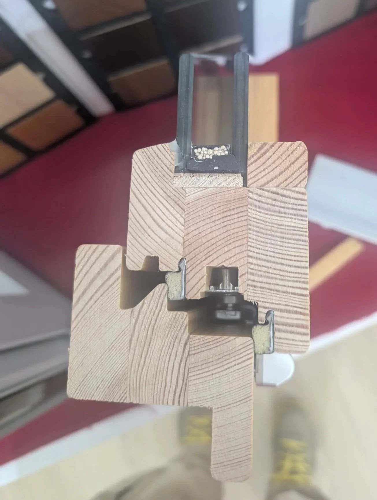 Produzione e installazione Serramento in legno EMI Protezione