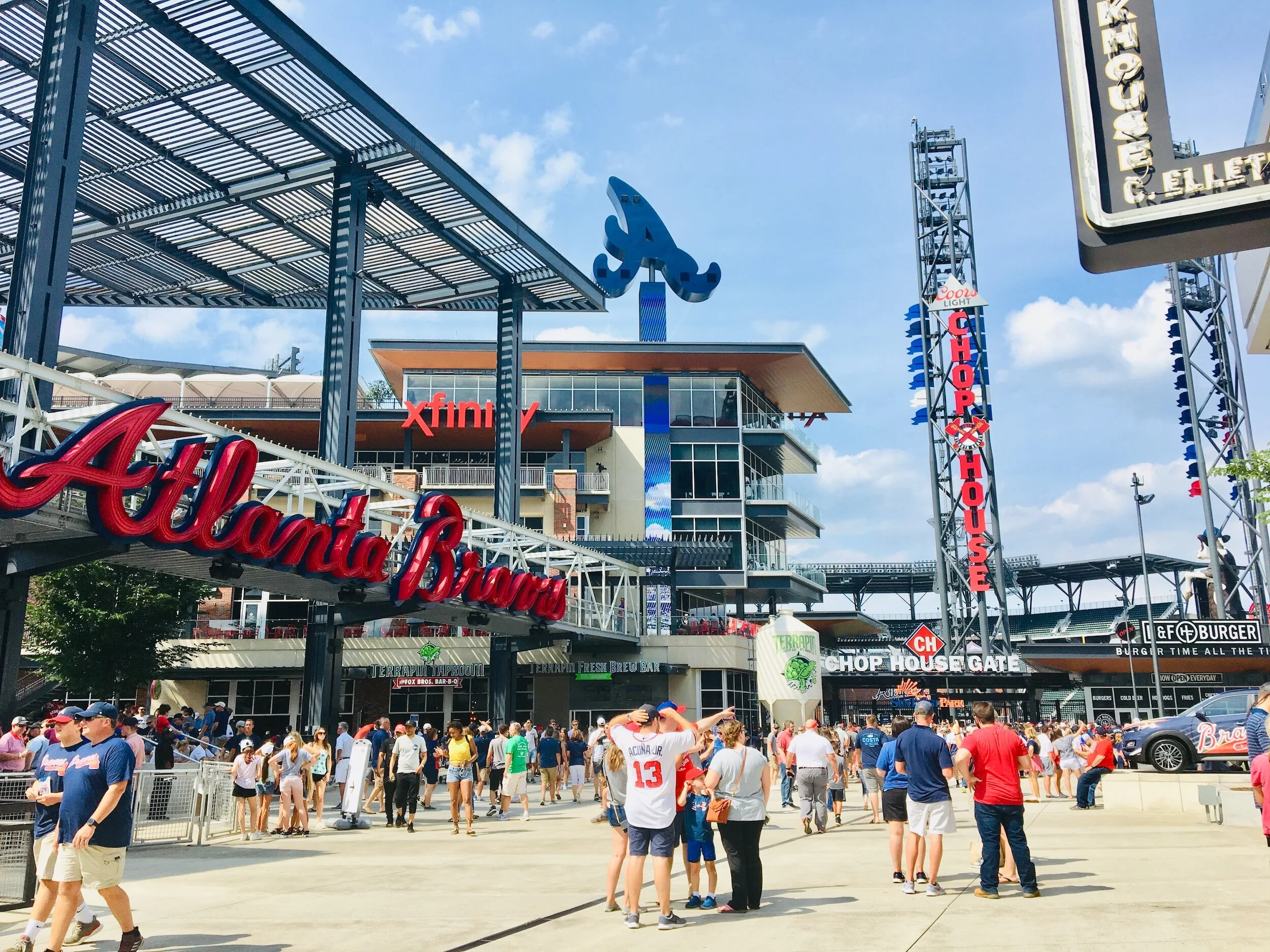 crowd in front of the gates of Truist Studium, home of the Atlanta Braves
