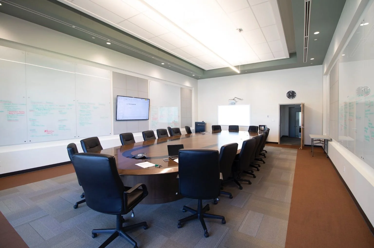 Fort-Macleod-Town-Administration-Building-in-Fort-MacLeod-Alberta-meeting-room-elan-construction.jpeg