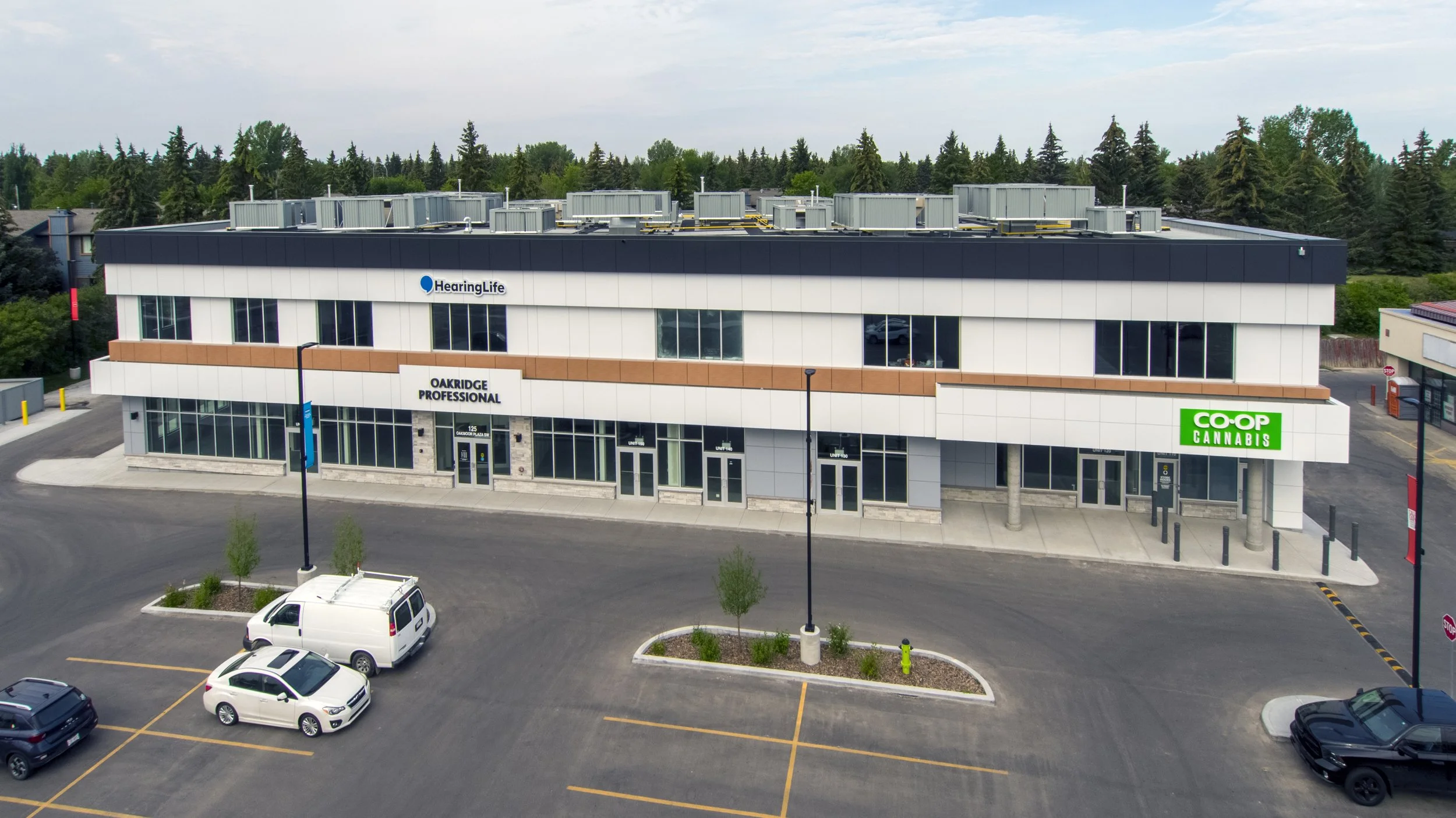 Oakridge Professional Building, Font view