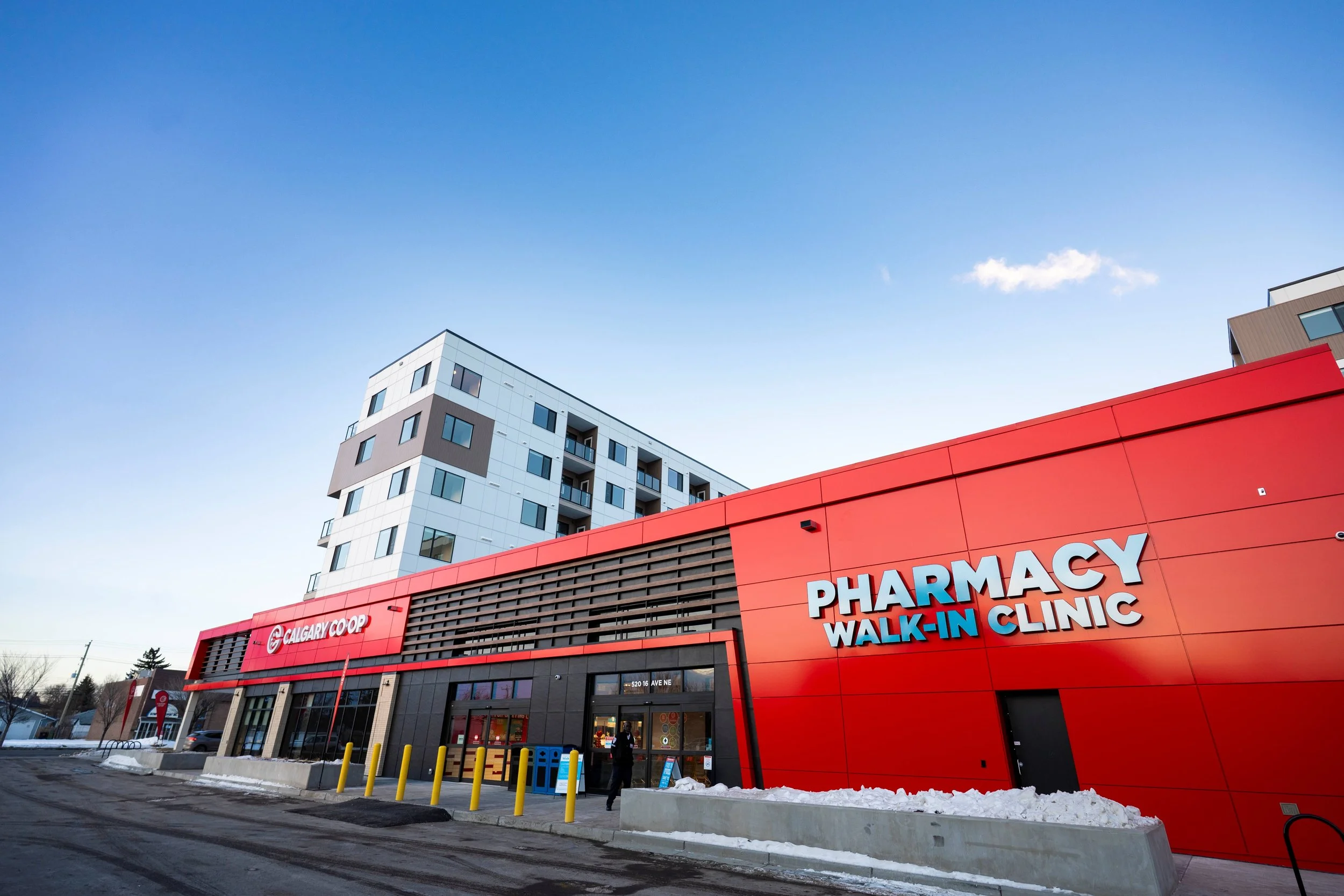 save-on-foods-pharmacy-store-exterior-wall-elan-construction2.jpg