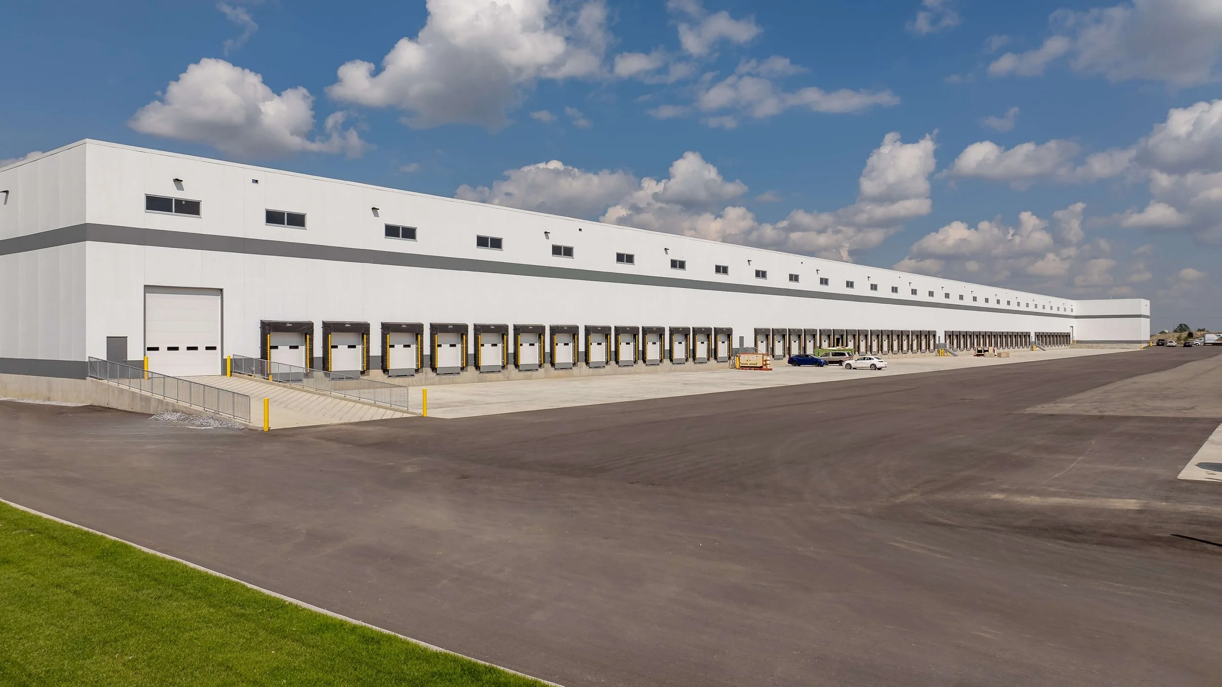 triovest-iport-starfield-buildings-4and5-loading-side-view-elan-construction1.jpg