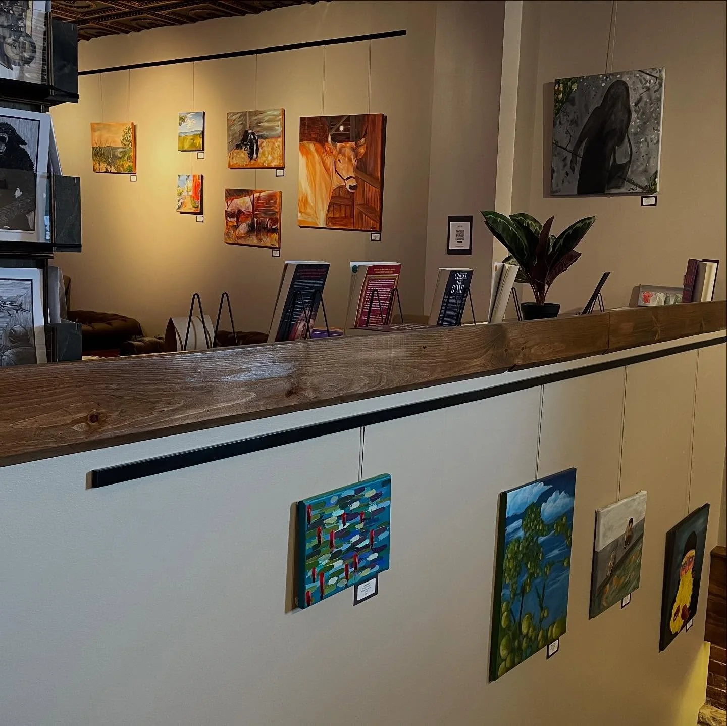 My artwork is now on display @novelmaine for the month of May. Stop by this Friday 5/2 for the Portland artwalk to celebrate! 🥂🎨
.
.
.
.
#portland #maineartist #portlandartwalk #oldport #traditionalartist #painter #acrylicpaintings #etsyseller #pai