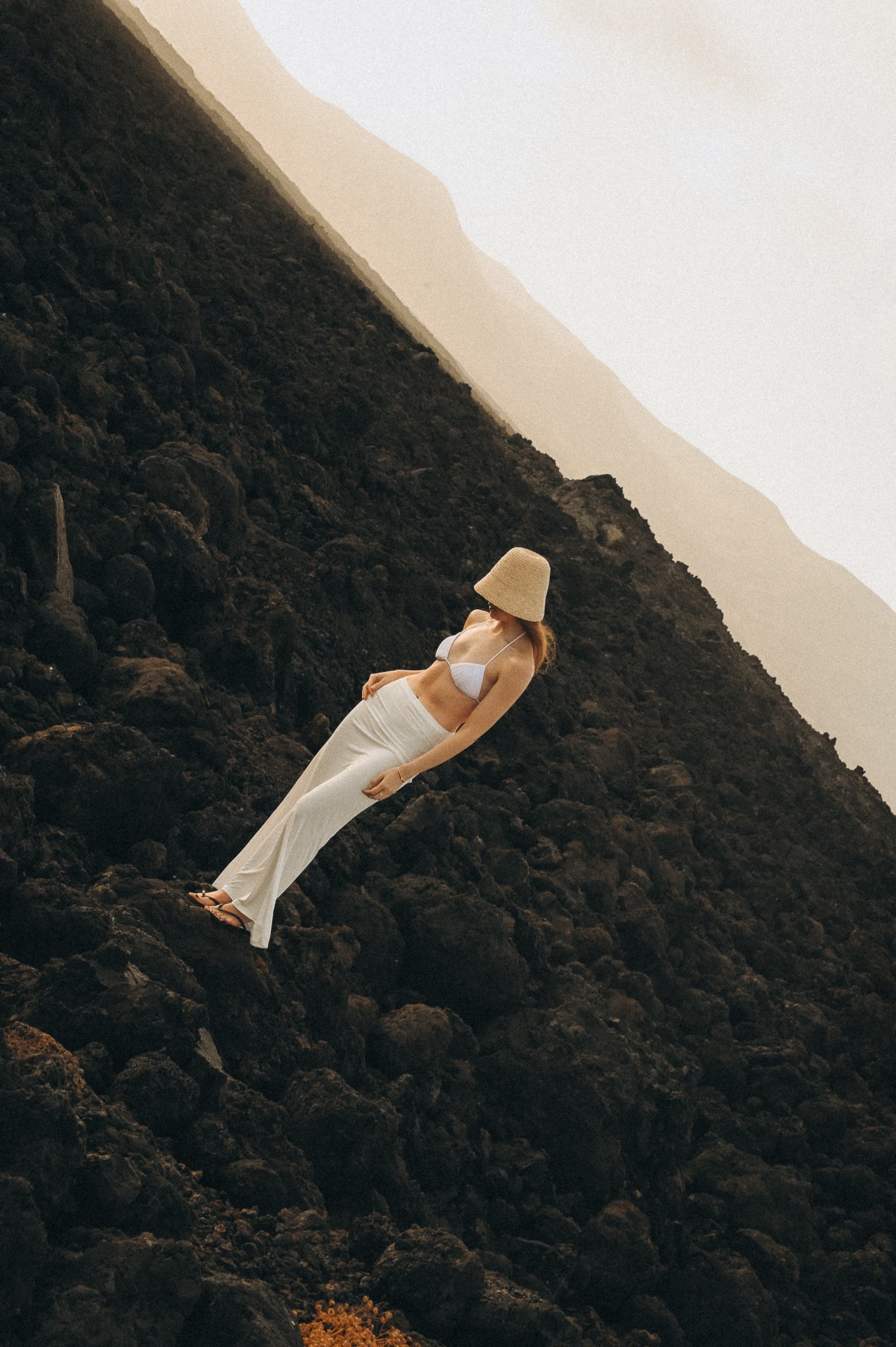 Laura-bloom-photo-lanzarote-photoshoot-personal-brand-3.jpg