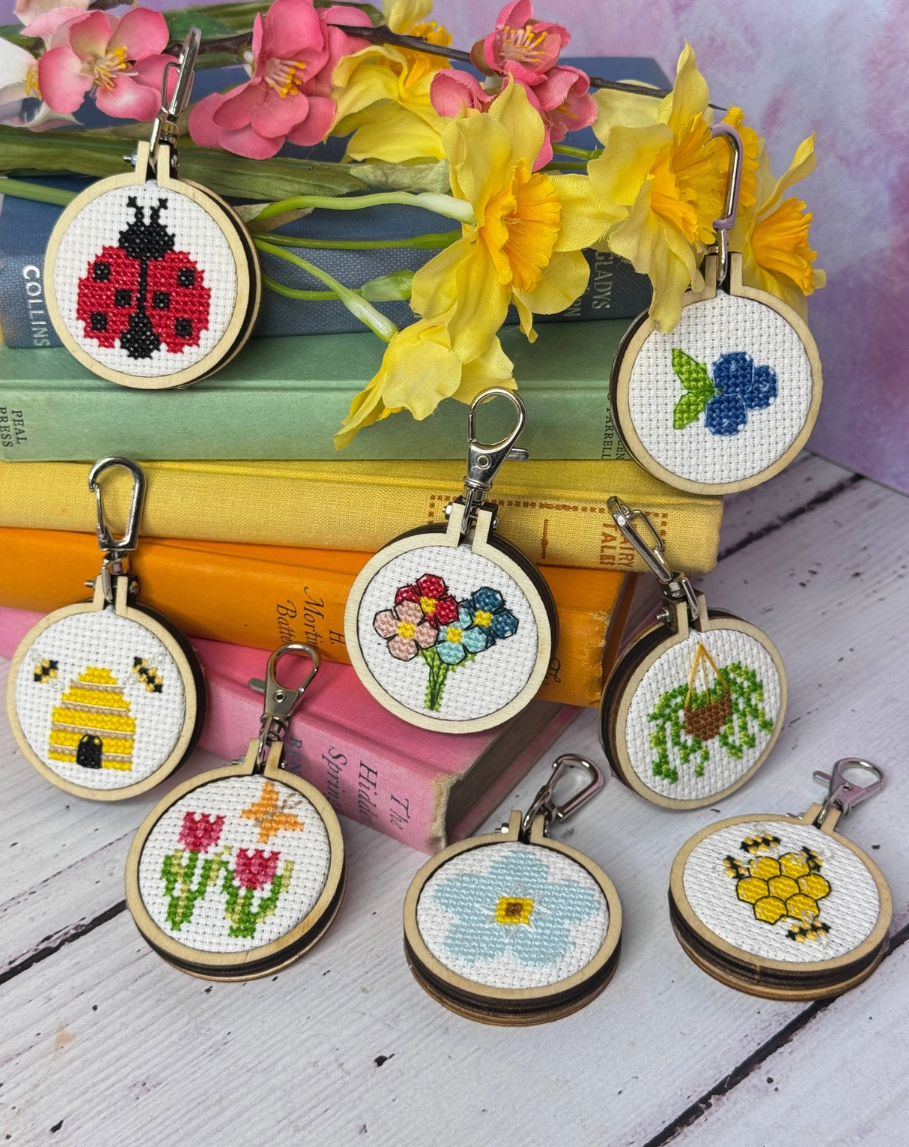 Mini Cross Stitch Keychain Kitset - Assorted