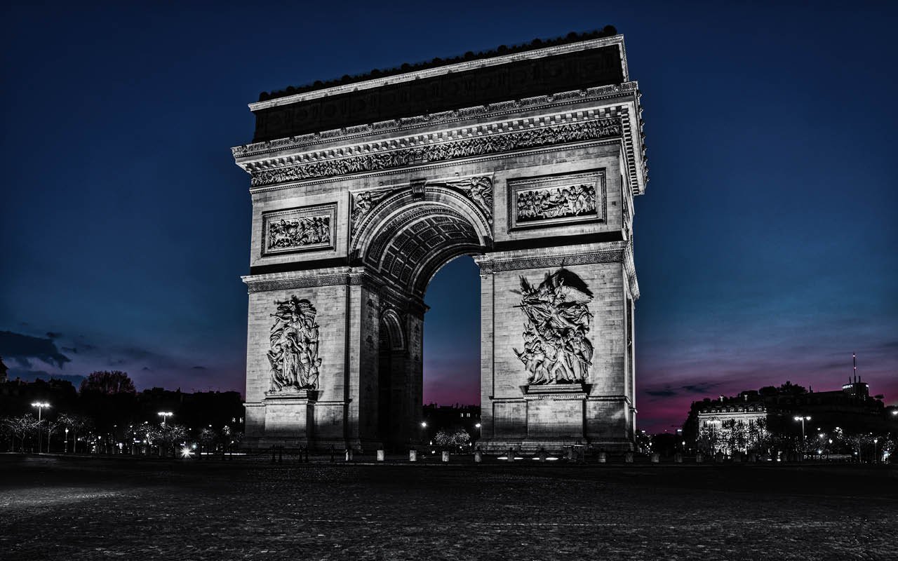 Ian Borthwick, Ghost Town , 2020
Like Photos Reduced to Silence and Arresting Spectacle, this is another image of the Arc de Triomphe and the Place Charles de Gaulle such as we may never see them again. The wildest, busiest, most challenging cross
