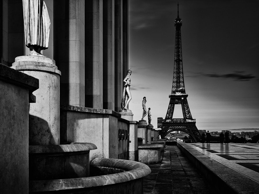 Ian Borthwick, Chaillot Morning 2 , 2020
With its unimpeded view of the Eiffel Tower on the other side of the river, at all hours of the day and night the Palais de Chaillot is usually a bustling mass of sightseers, partygoers, touts, skate-boarder