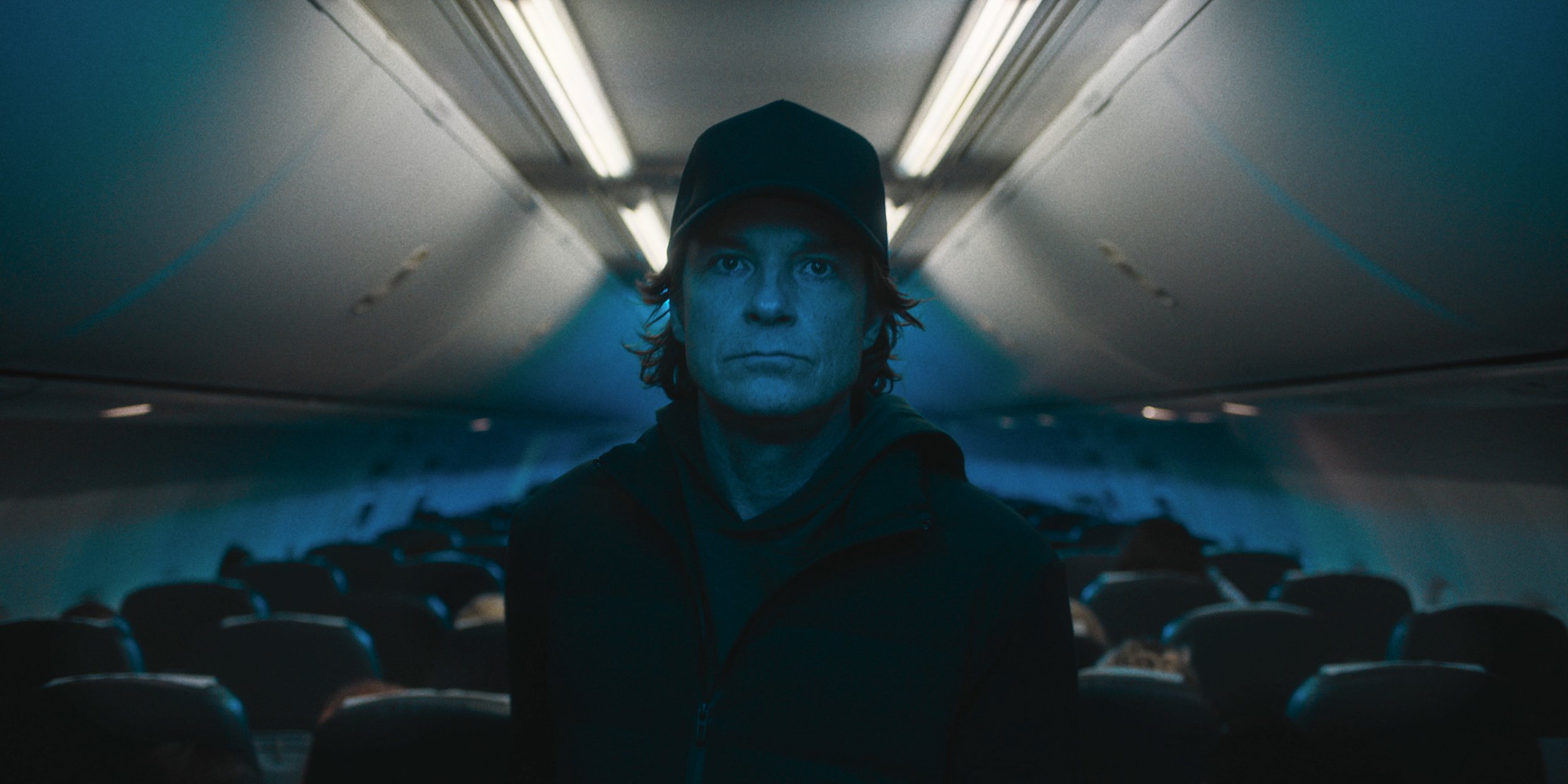 Jason Bateman as Mysterious Traveller in Netflix's Carry-On