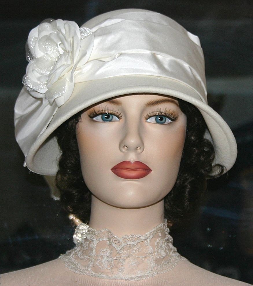 Handcrafted Black Women's Cloche Hat: Your Touch of 1920's Elegance