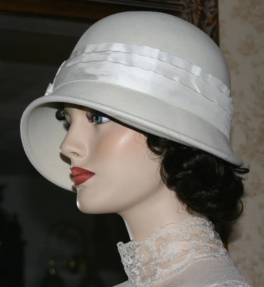 Ivory Flapper Cloche Hat — East Angel Harbor Hat Shop  display picture 3