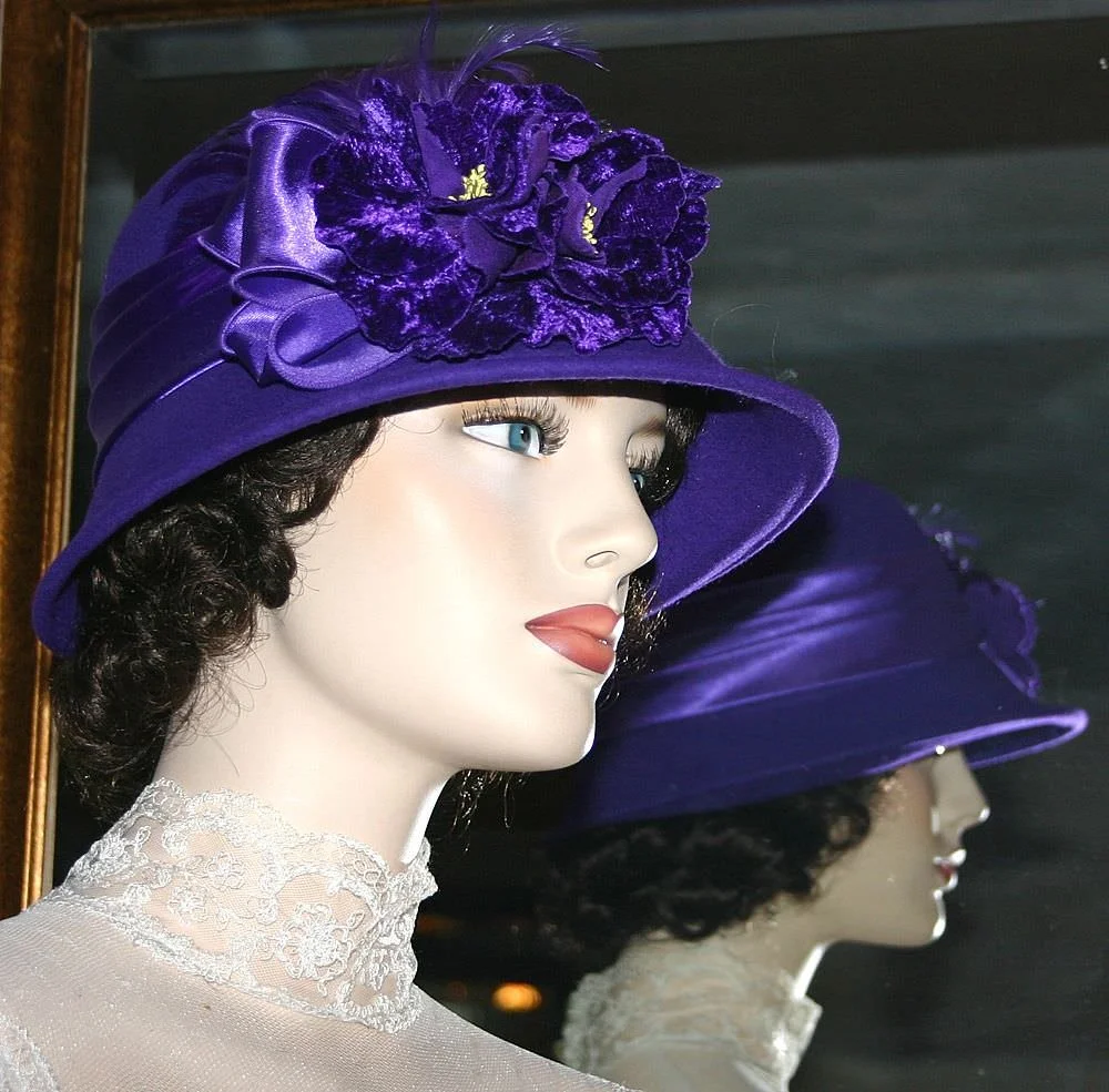Purple Cloche Hat in the 1920 display picture 1