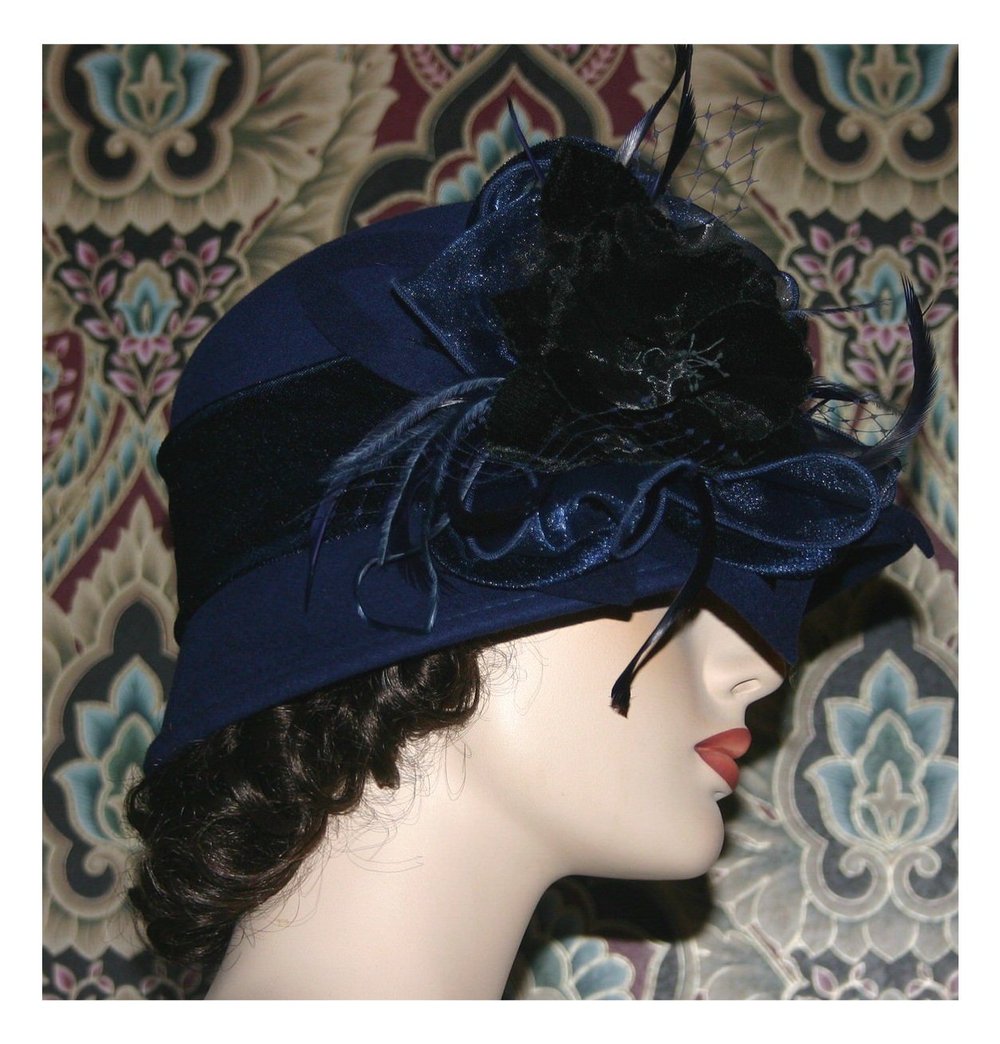 Women display picture 1