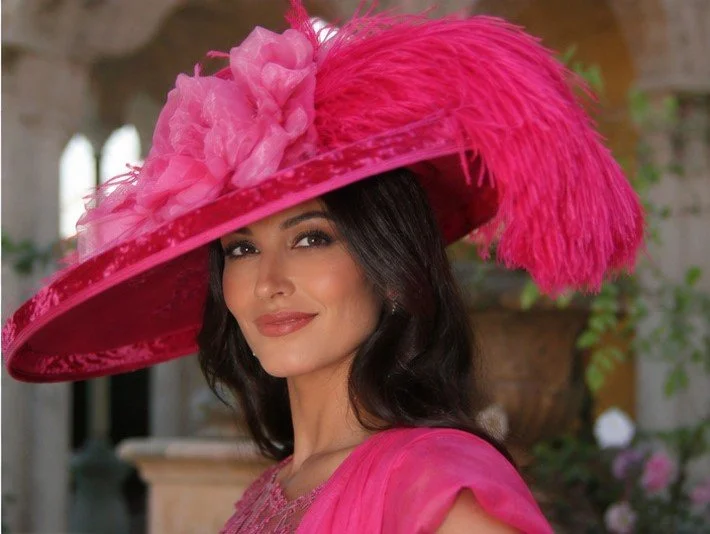 This hat creation exudes elegance fit for the Kentucky Derby, blending tradition with modern flair.