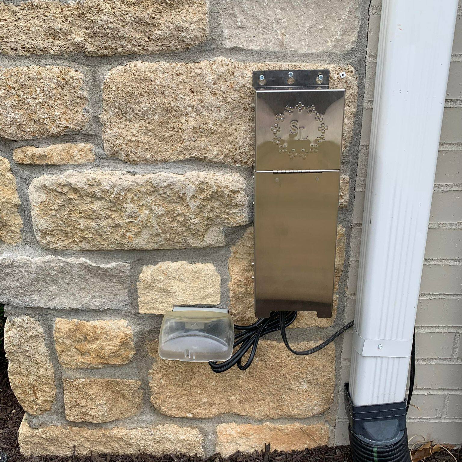 ⚡️𝗣𝗼𝘄𝗲𝗿 𝗦𝗼𝘂𝗿𝗰𝗲!⚡️

During a recent installation we replaced an old plastic transformer with a new aluminum plated Sterling lighting transformer. 

Transformers power the entire lighting system, so it is important to use the best options fo