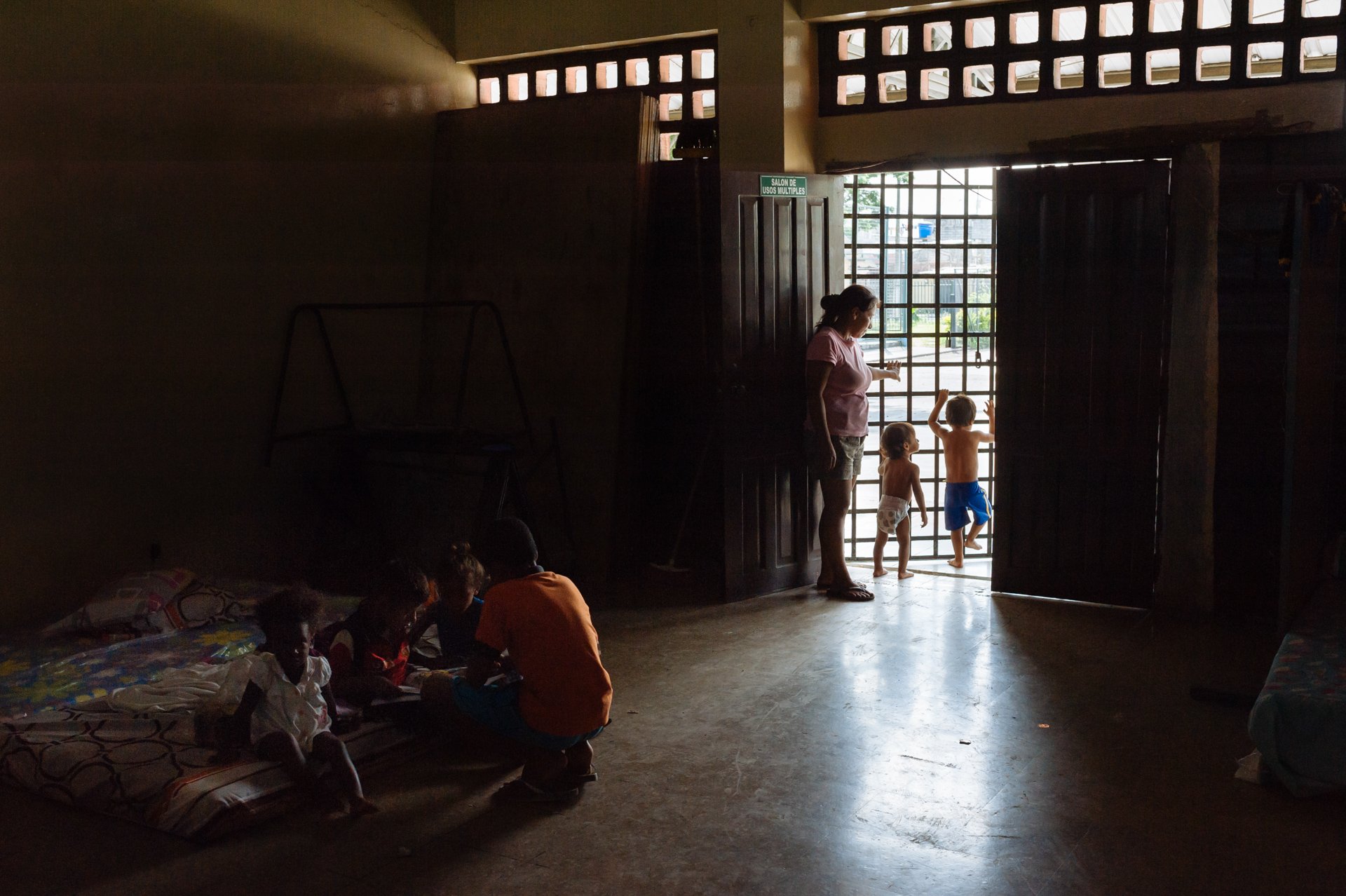Families stayed in temporal shelters until dontations and public atention decreased.