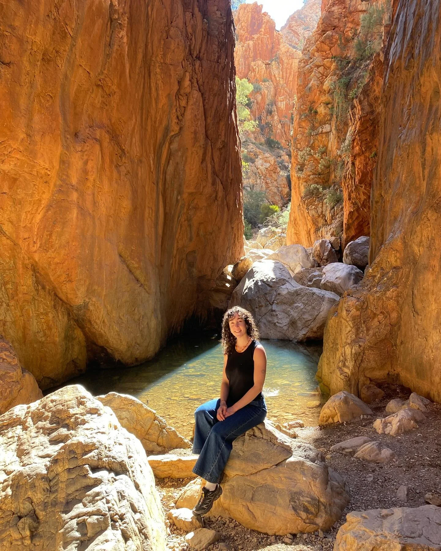 3 weeks off socials &amp; 3 weeks of super long drives, simple meals (tacos were on repeat!), and exploring &amp; connecting to all the beautiful red centre has to offer 🫶🏼

It was so so nice to unplug, get some sun, see loads of special red rocks 