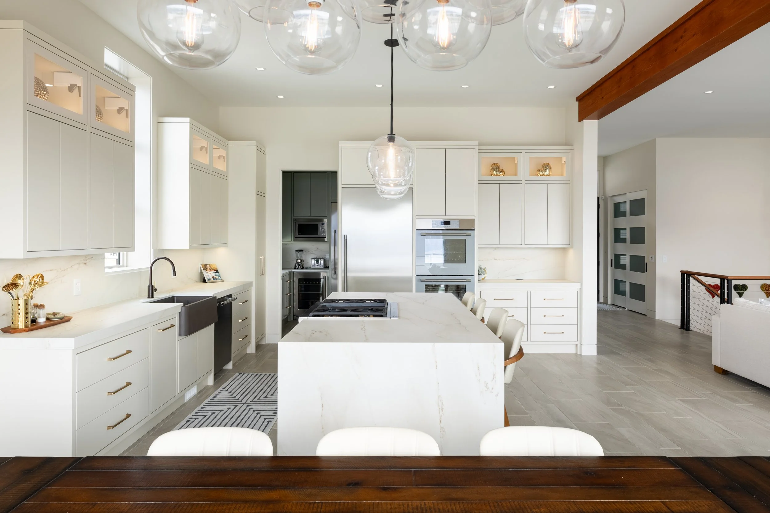 9842 Beacon Hill Dr-3.jpg