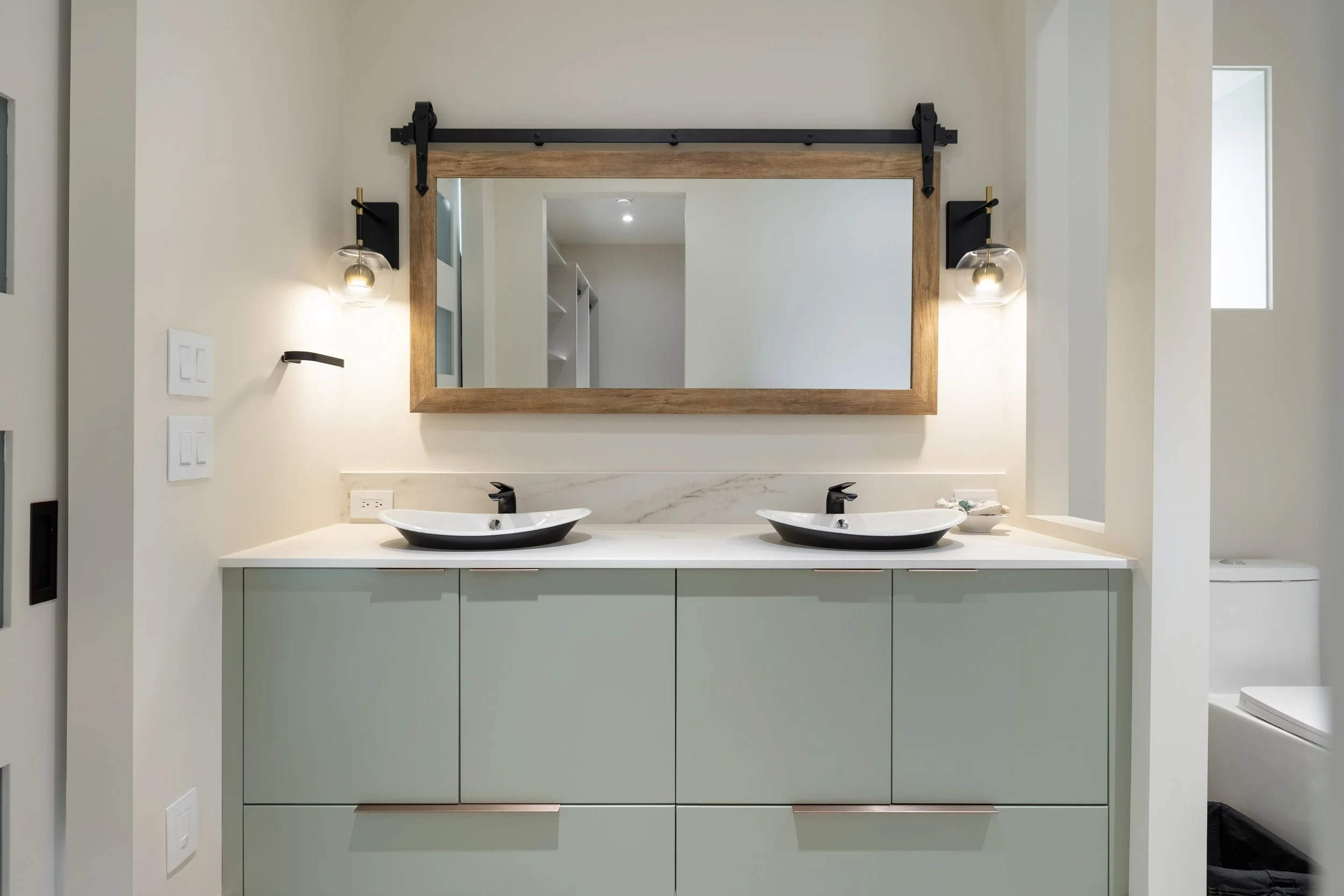 9842 Beacon Hill Dr-43.jpg