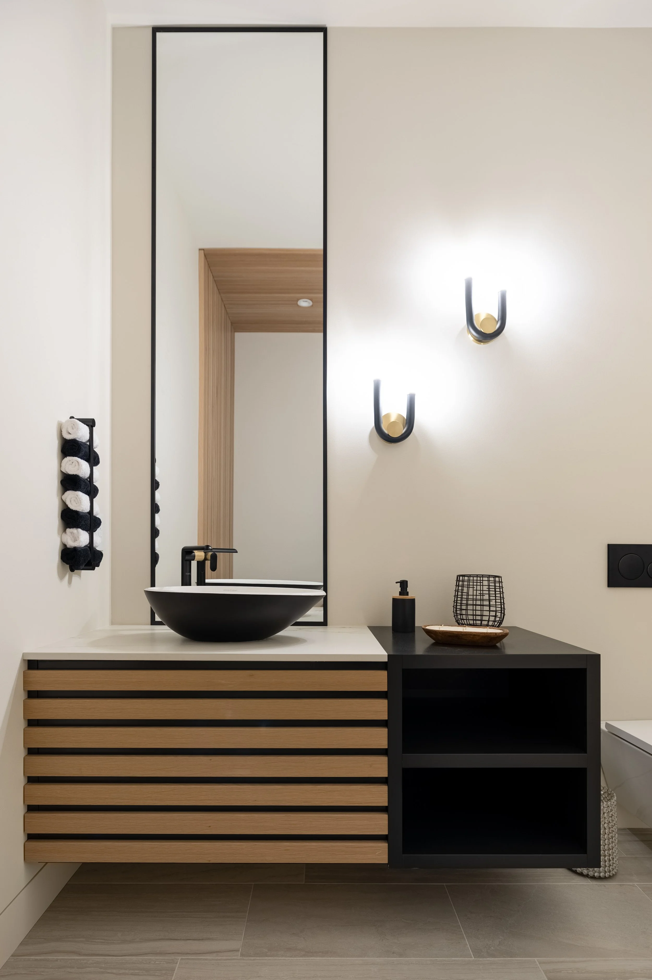 9842 Beacon Hill Dr-35.jpg