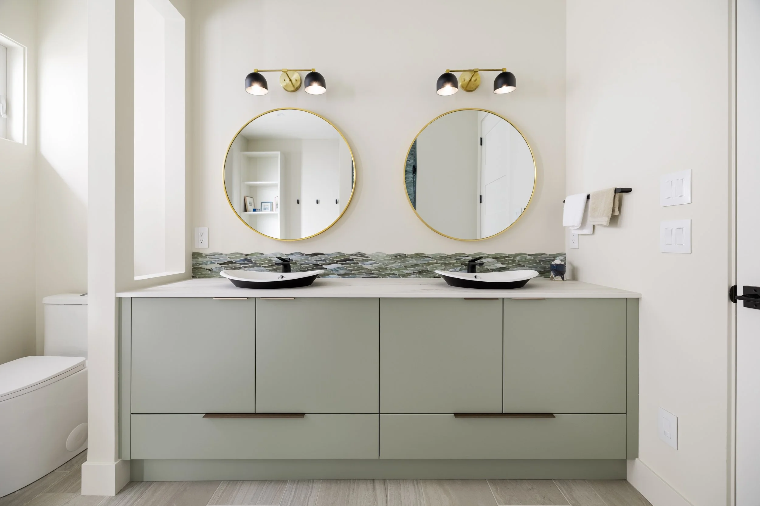 9842 Beacon Hill Dr-40.jpg
