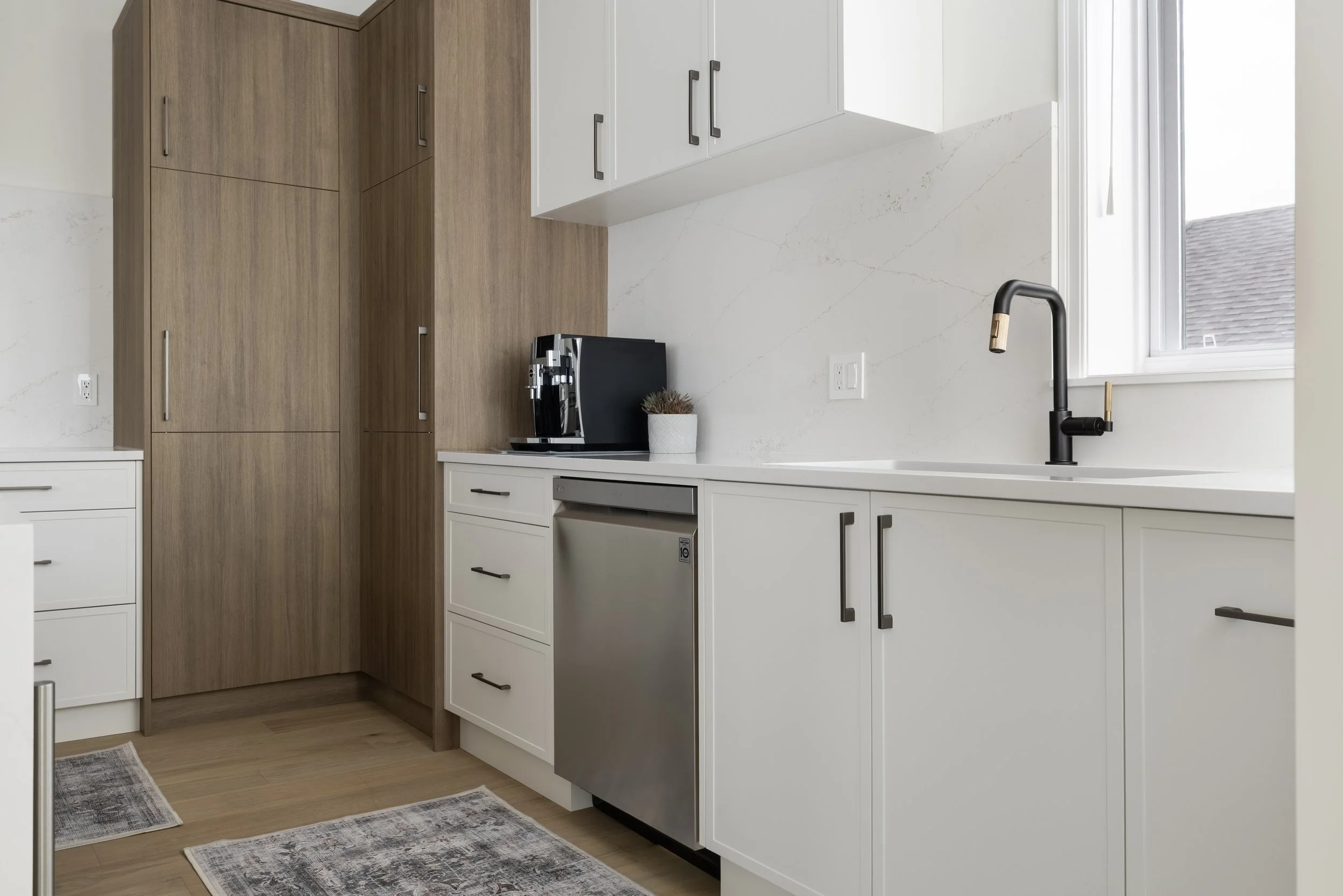 2102 Lillooet Court-8.jpg