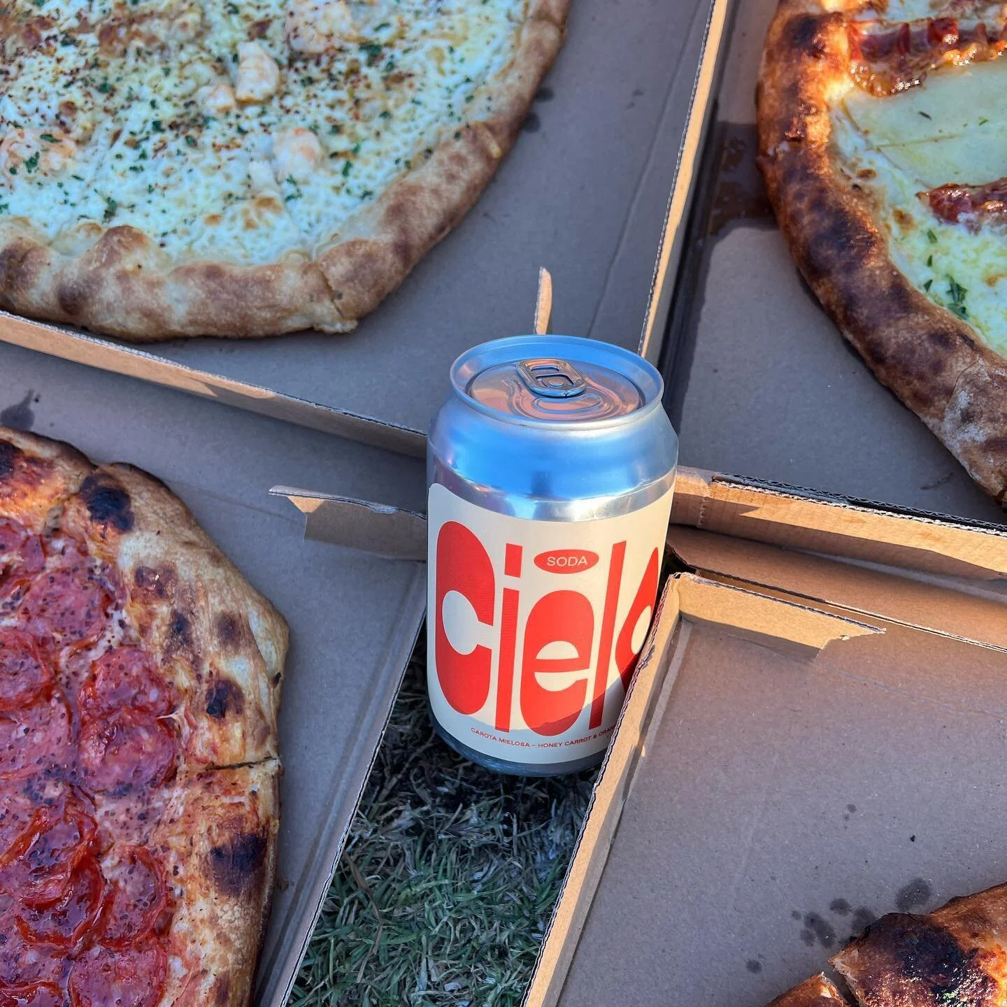 HONEY CARROT + ORANGE SODA ๐ฅค is that perfect pairing with foods like pizza, tacos, fried chicken. 
Try it over ice with some mezcal and lime for a magic mix. 
Available through our website or selected locations ๐
-
-
#soda #cielosoda #australiansod